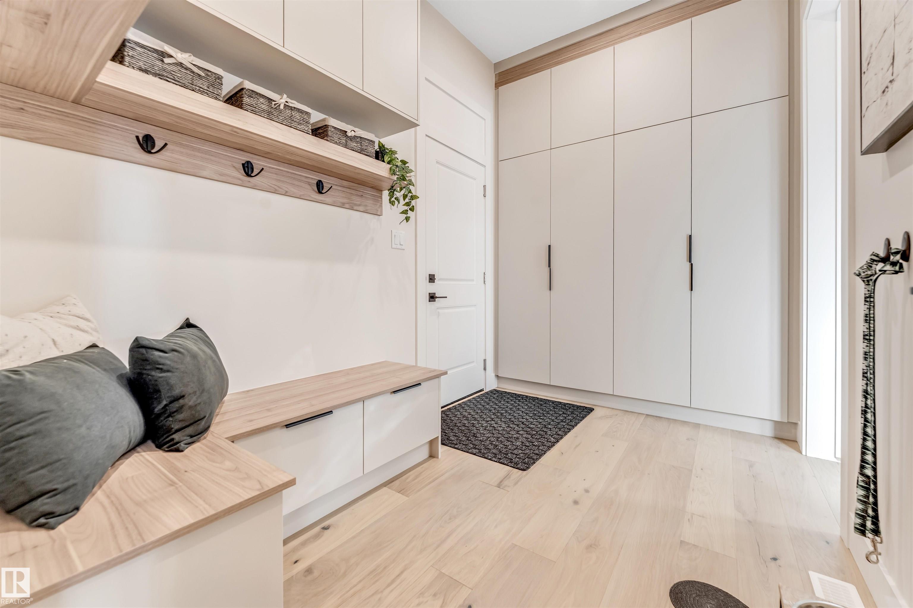 Photo 8 at 7663 Kimiwan Crescent SW, Keswick, Edmonton