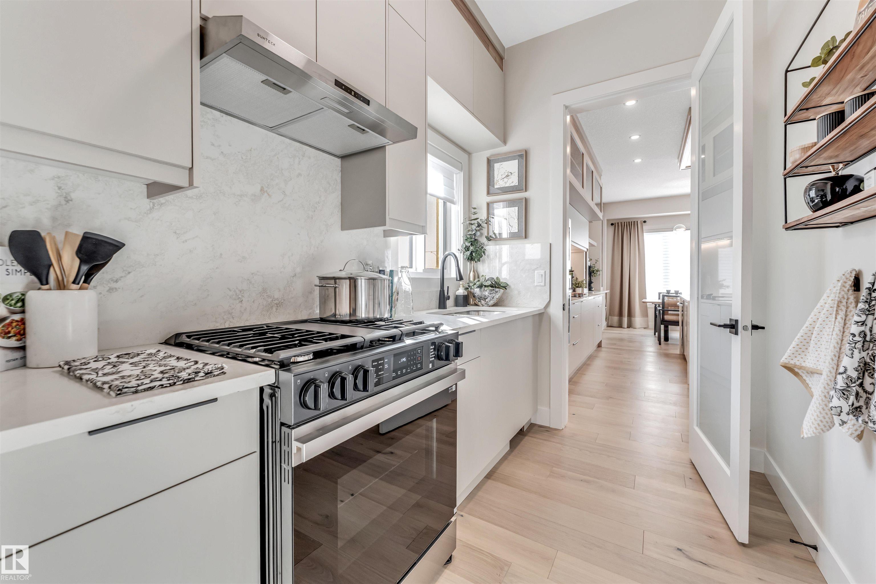 Photo 10 at 7663 Kimiwan Crescent SW, Keswick, Edmonton