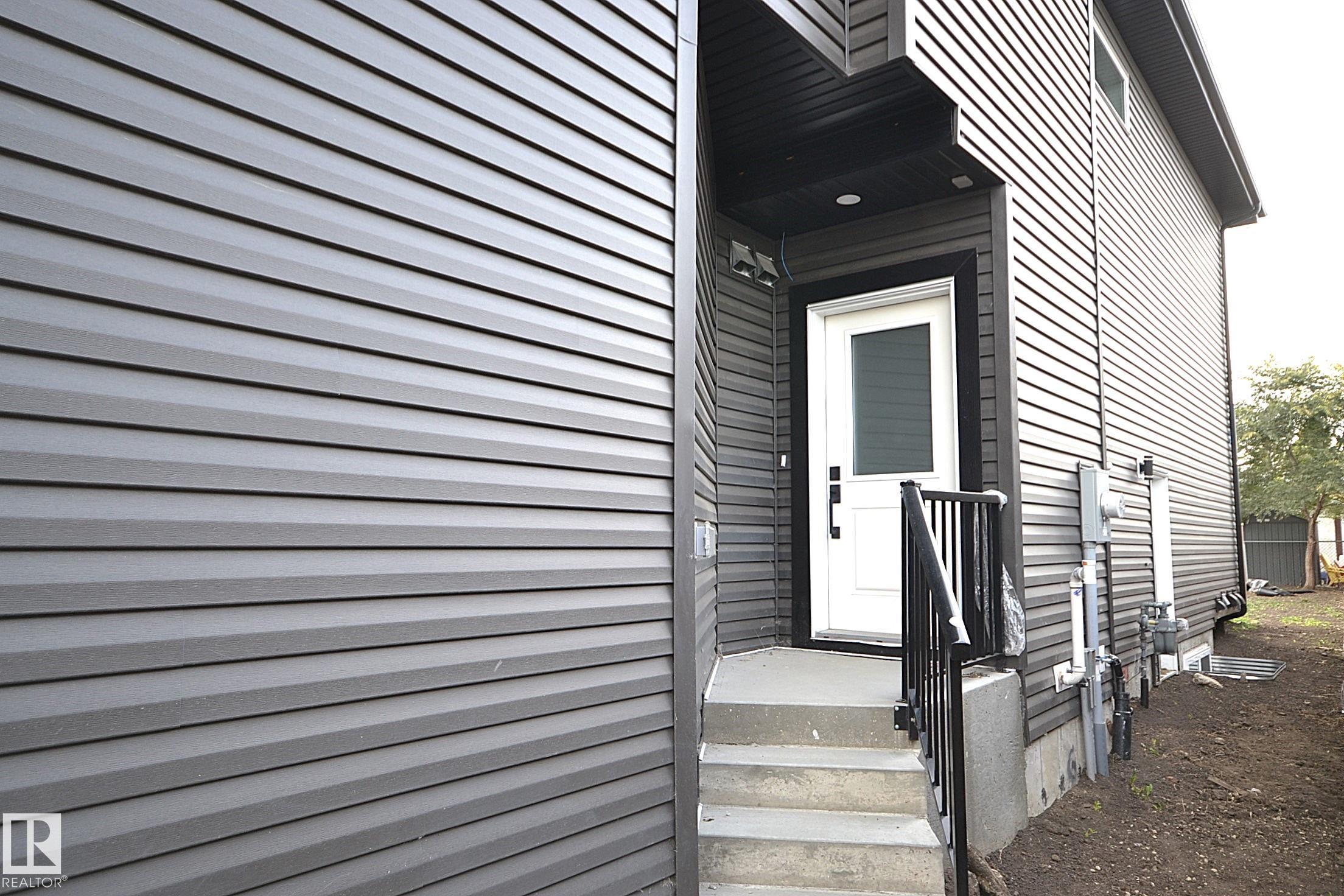 Photo 3 at 1314 35 Street NW, Crawford Plains, Edmonton