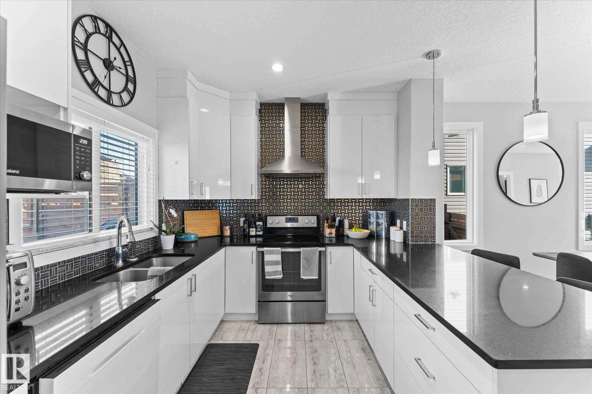 Photo 13 at 3510 48 Avenue, Forest Heights, Beaumont