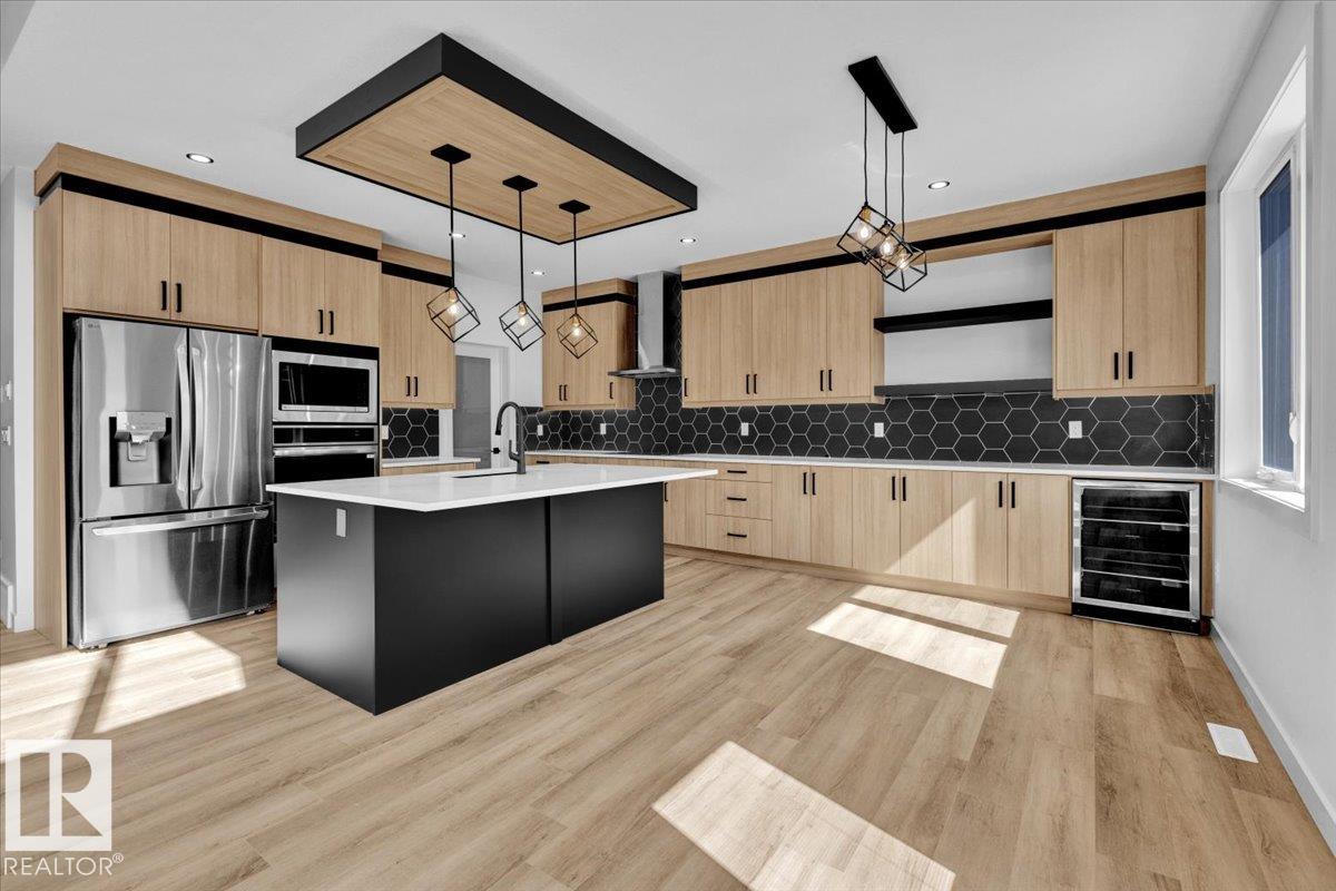 Photo 2 at 1119 Gyrfalcon Crescent NW, Hawks Ridge, Edmonton