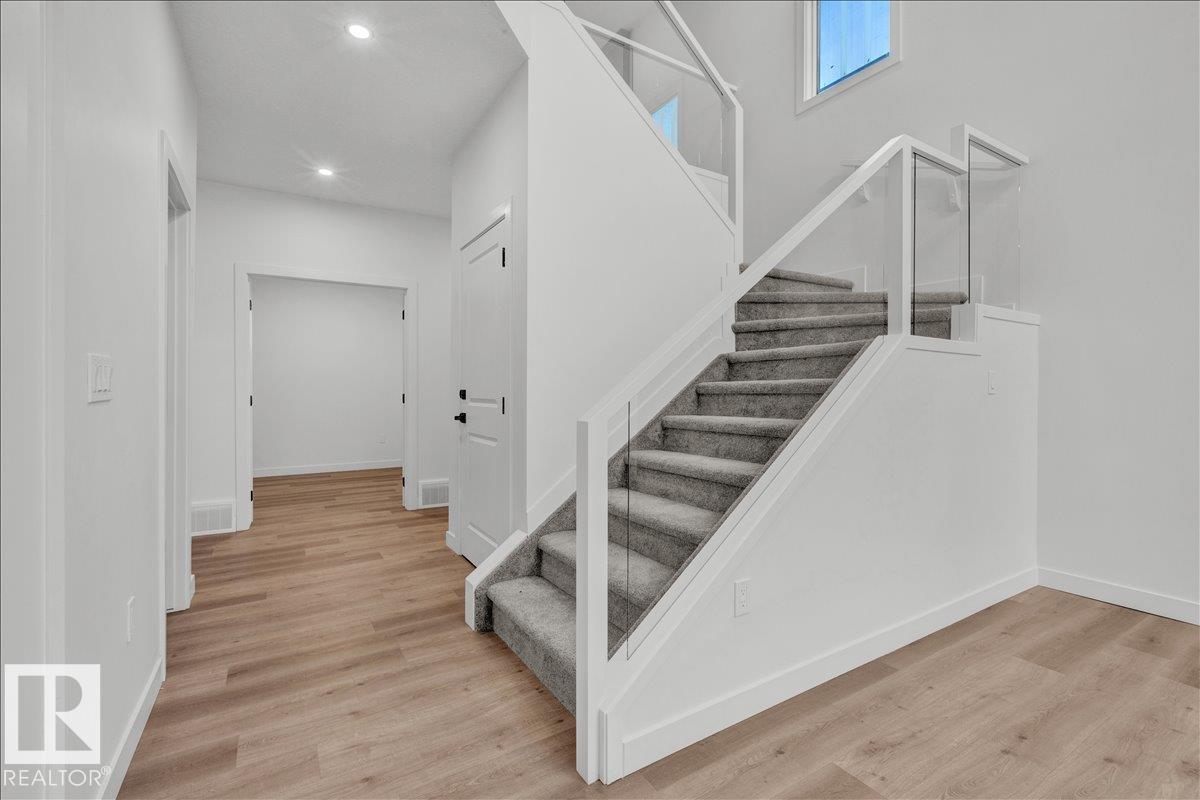 Photo 19 at 1119 Gyrfalcon Crescent NW, Hawks Ridge, Edmonton
