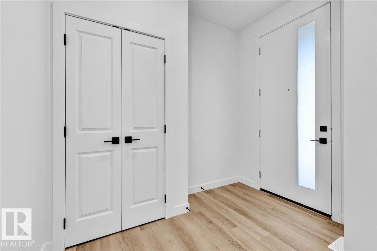 Photo 5 at 1119 Gyrfalcon Crescent NW, Hawks Ridge, Edmonton