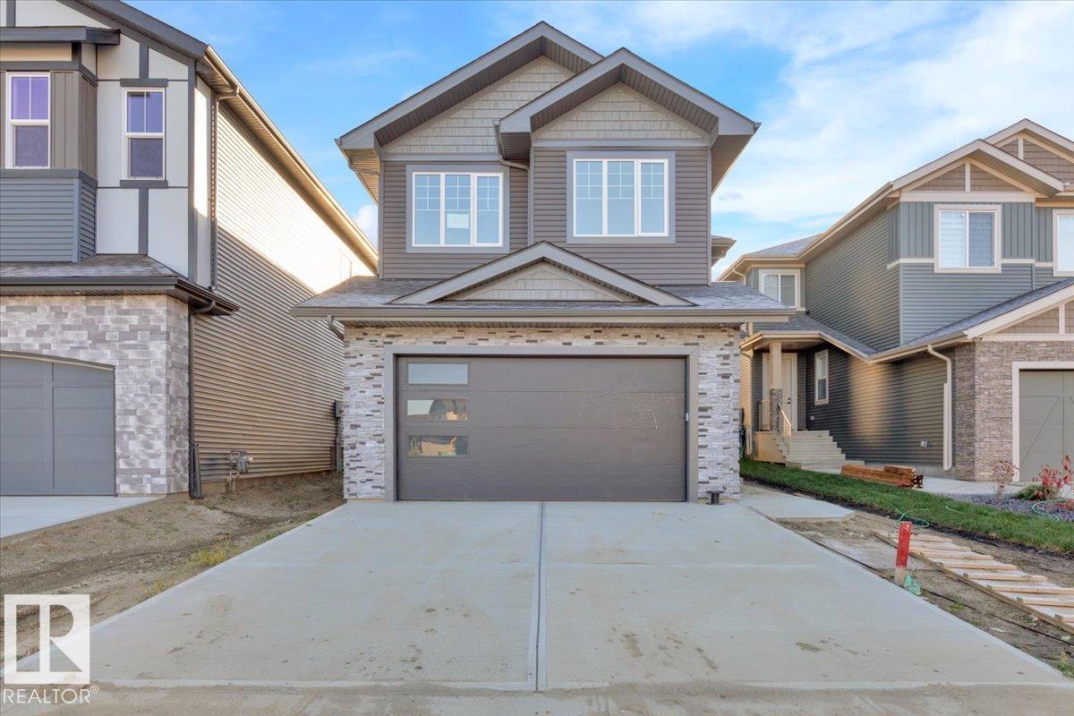 Photo 2 at 1115 Gyrfalcon Crescent NW, Hawks Ridge, Edmonton