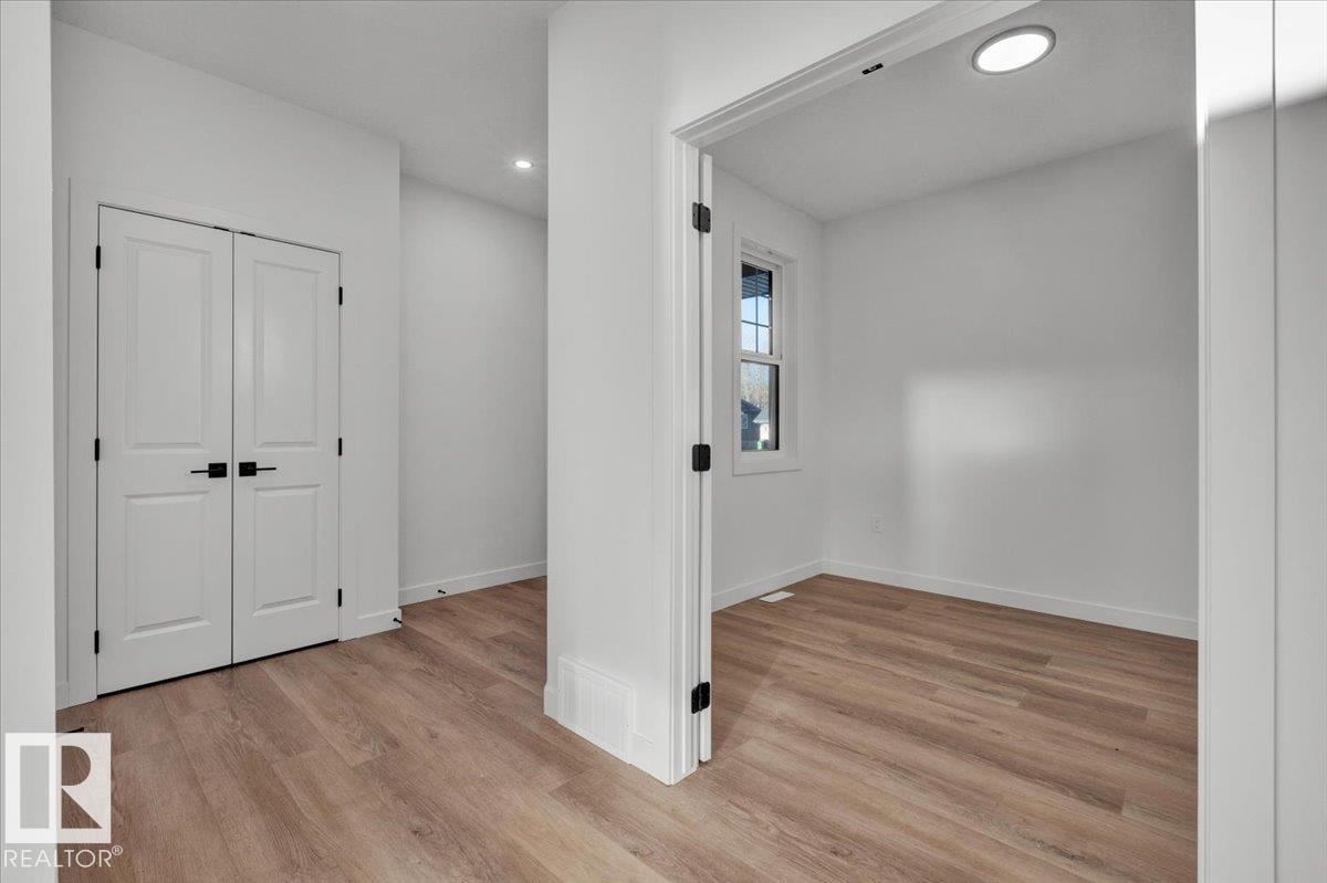 Photo 8 at 1115 Gyrfalcon Crescent NW, Hawks Ridge, Edmonton