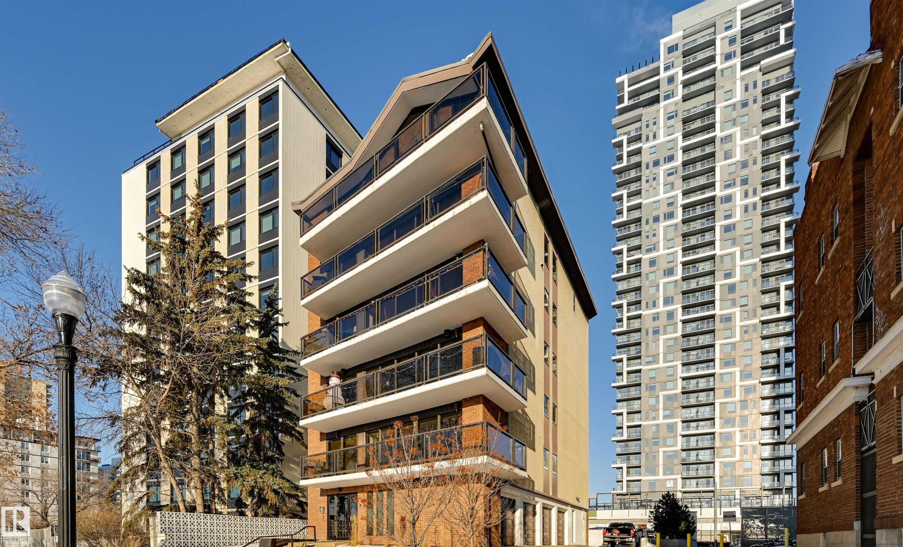 11960 100 Avenue NW, Wîhkwêntôwin, Edmonton 