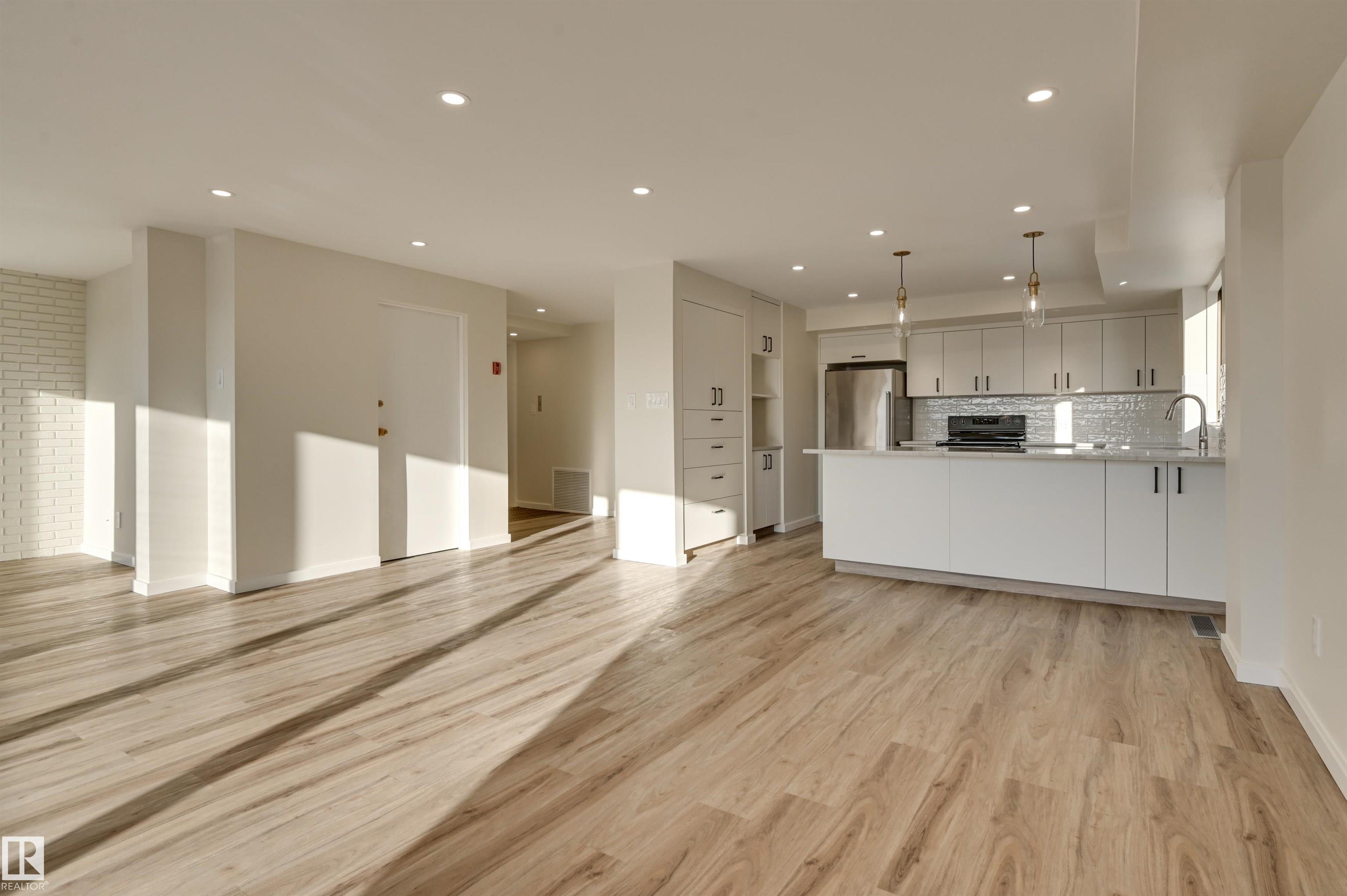 Photo 16 at 11960 100 Avenue NW, Wîhkwêntôwin, Edmonton