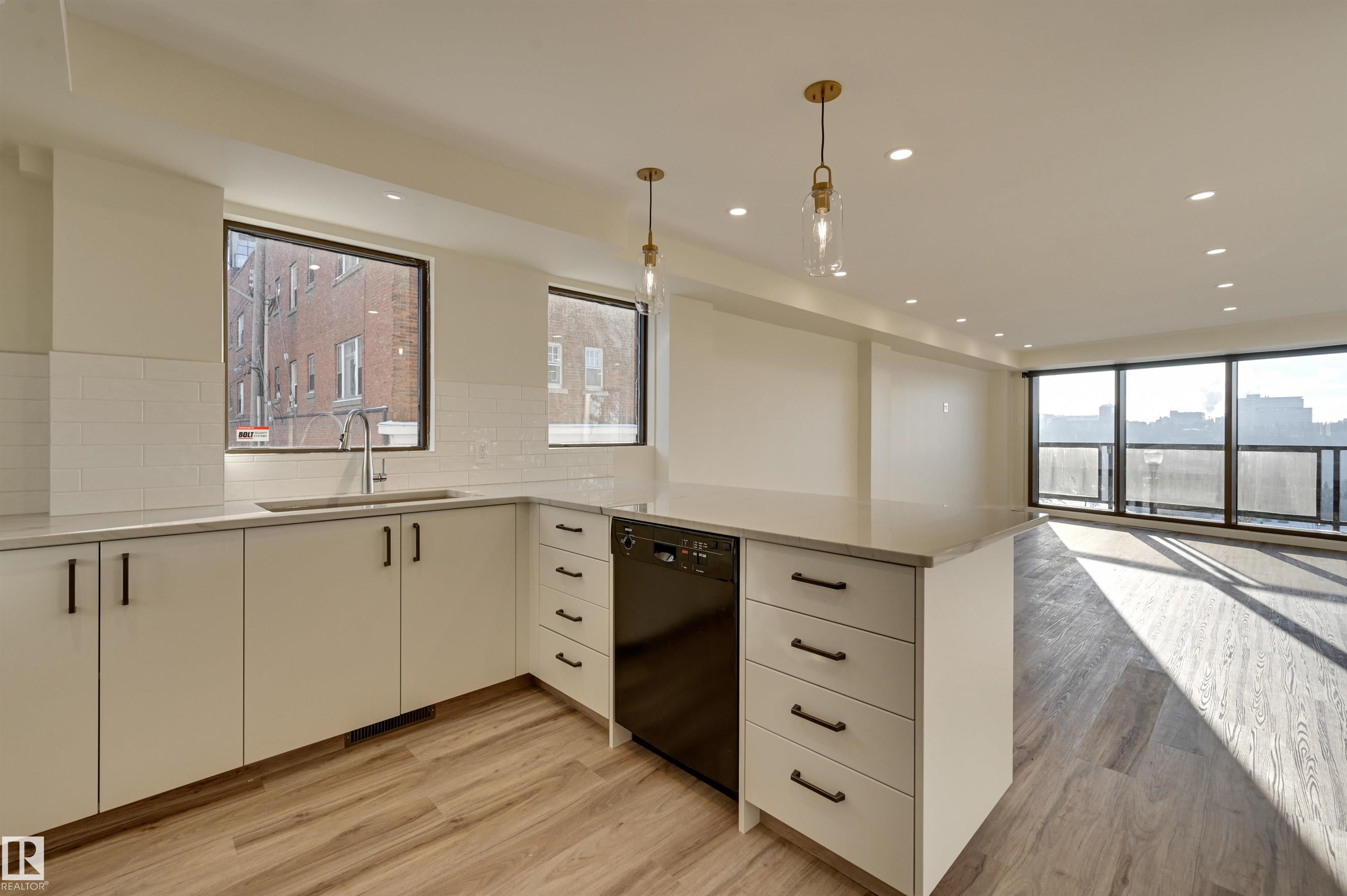 Photo 20 at 11960 100 Avenue NW, Wîhkwêntôwin, Edmonton