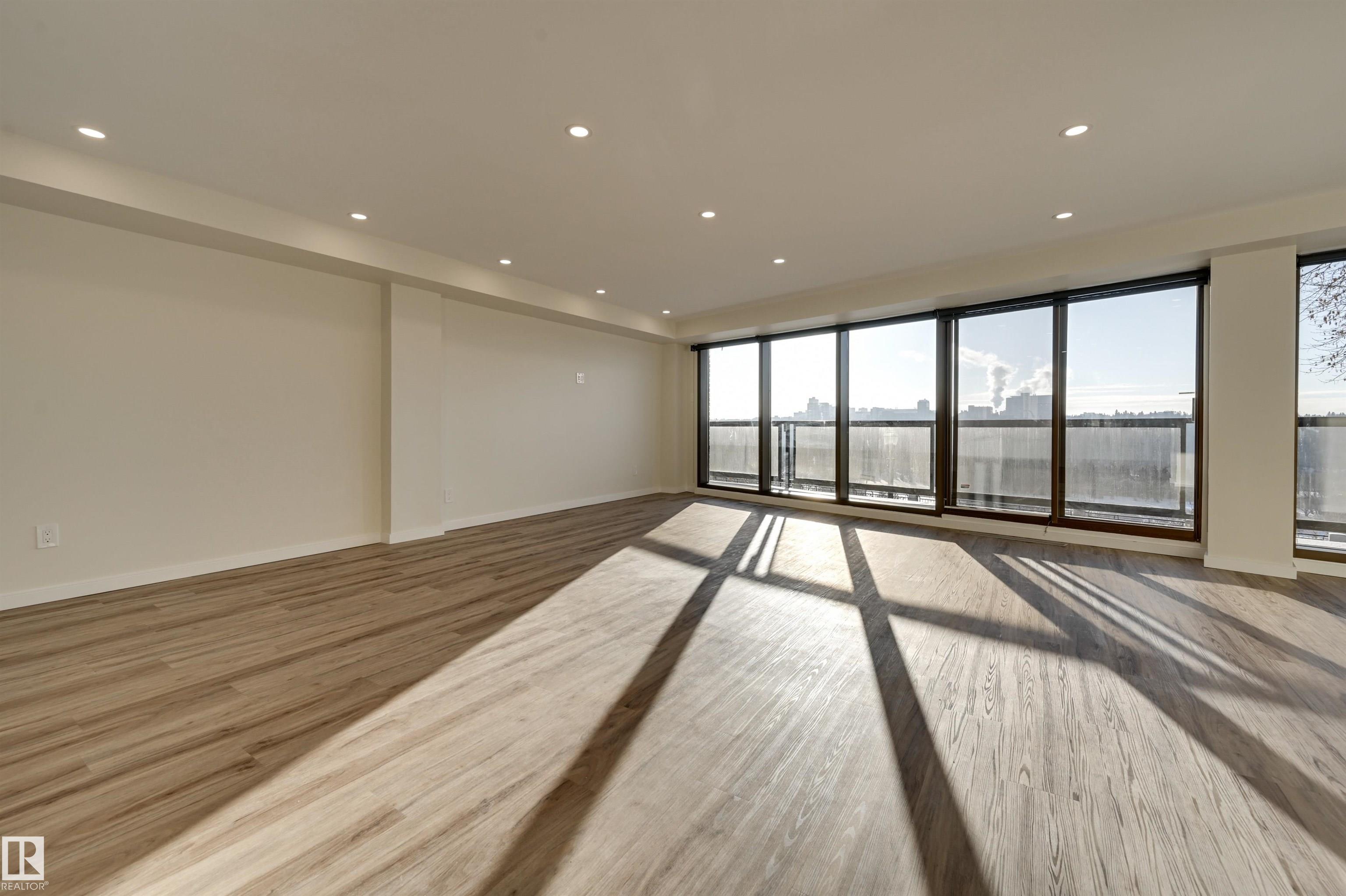 Photo 8 at 11960 100 Avenue NW, Wîhkwêntôwin, Edmonton