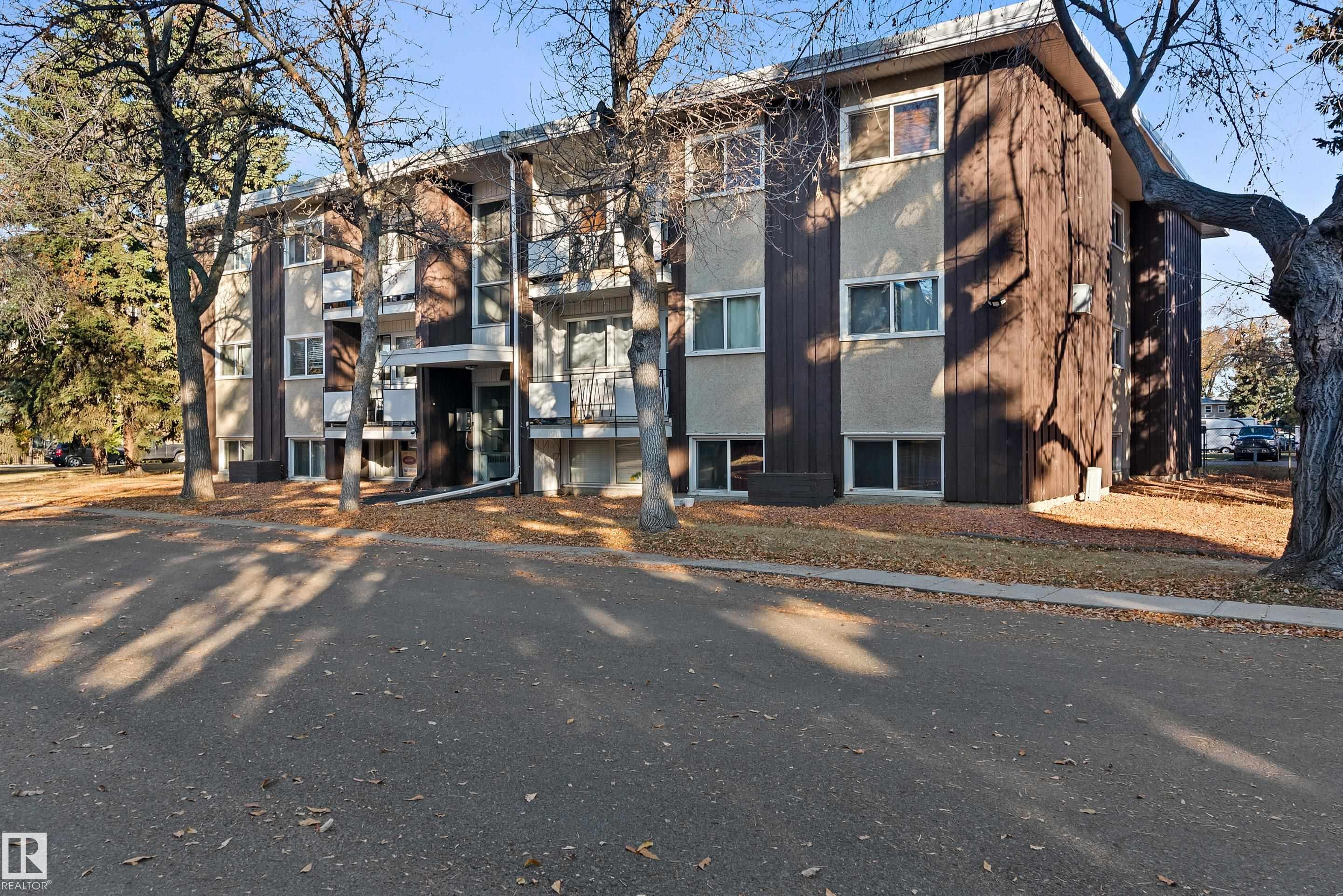 10 - 5635 105 Street NW, Pleasantview, Edmonton 