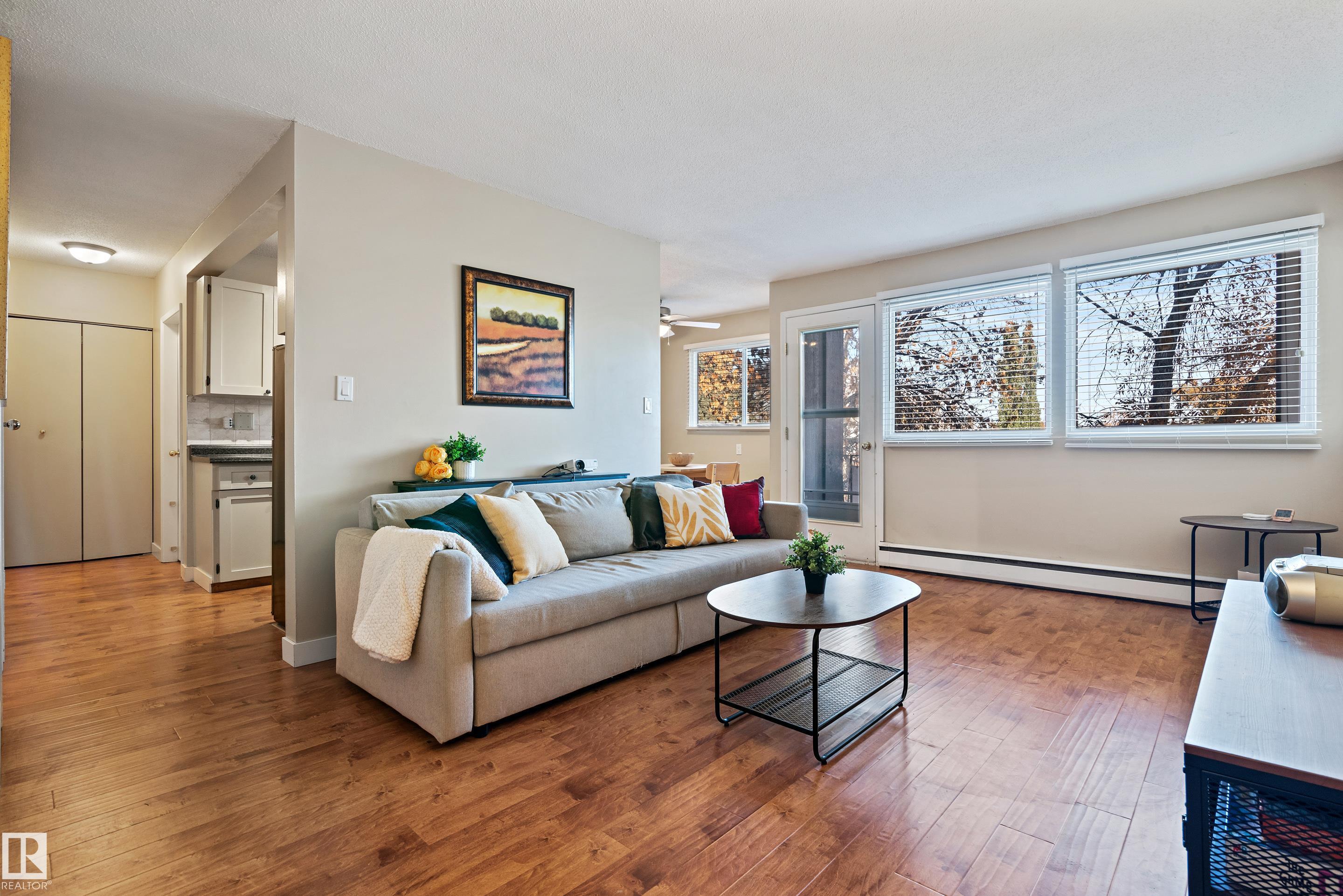 Photo 2 at 10 - 5635 105 Street NW, Pleasantview, Edmonton
