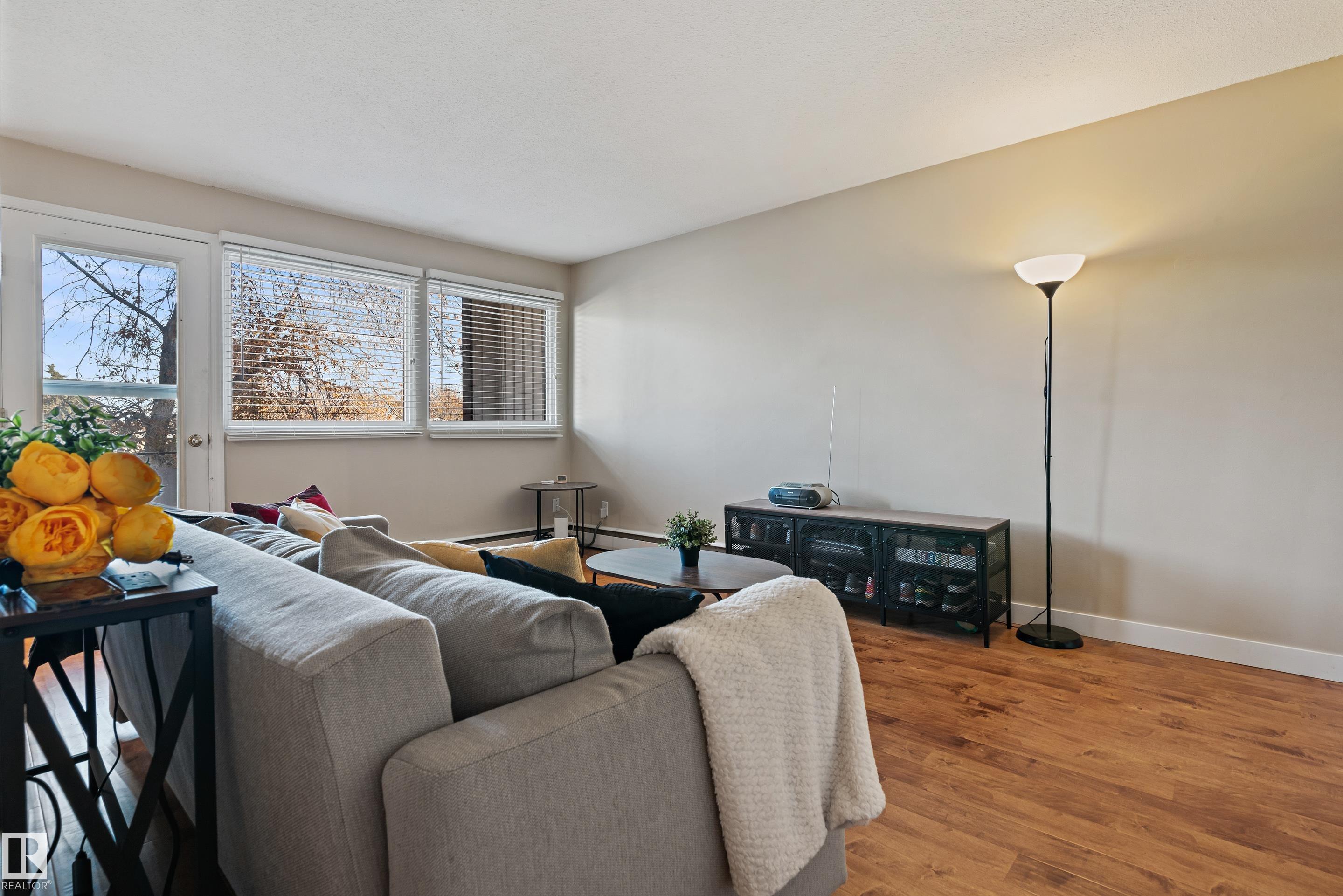 Photo 3 at 10 - 5635 105 Street NW, Pleasantview, Edmonton