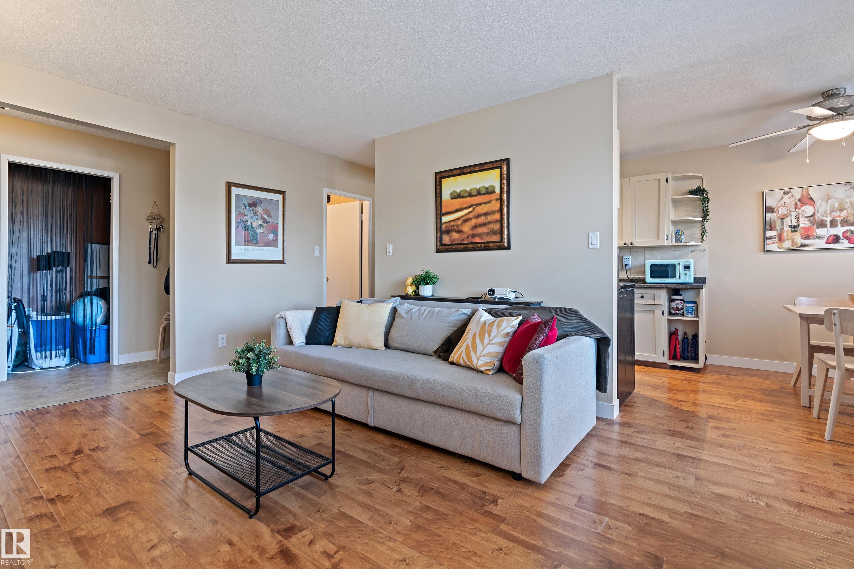 Photo 5 at 10 - 5635 105 Street NW, Pleasantview, Edmonton