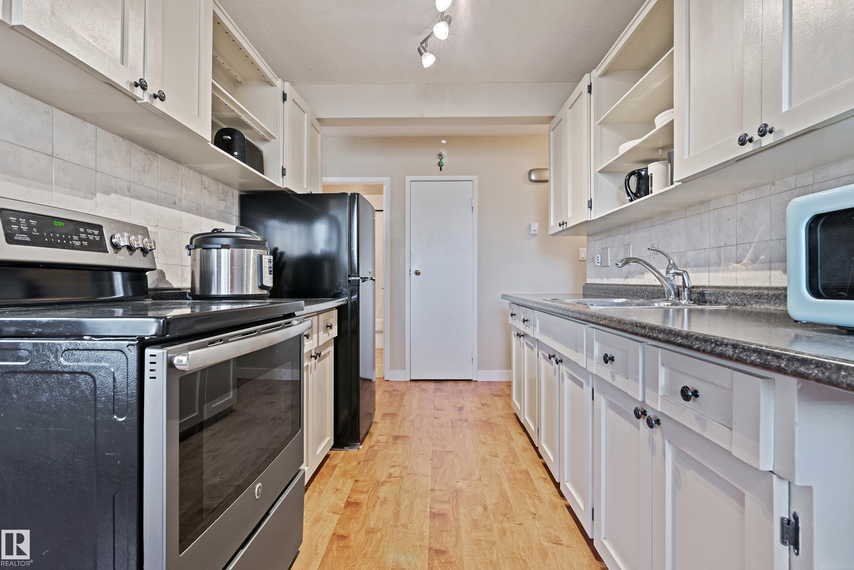 Photo 8 at 10 - 5635 105 Street NW, Pleasantview, Edmonton