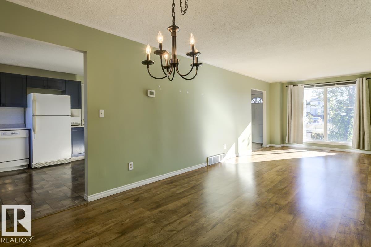 Photo 11 at 17920 76 Avenue NW, Lymburn, Edmonton