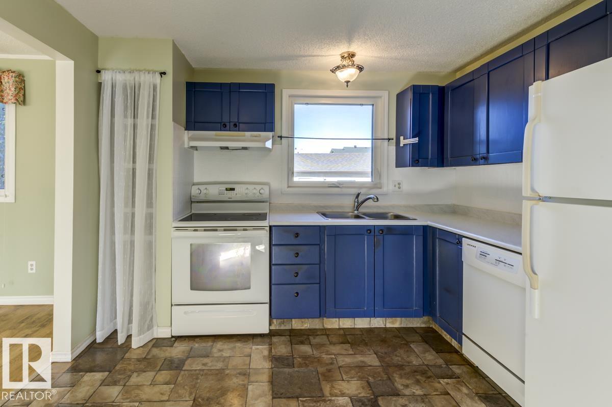 Photo 13 at 17920 76 Avenue NW, Lymburn, Edmonton