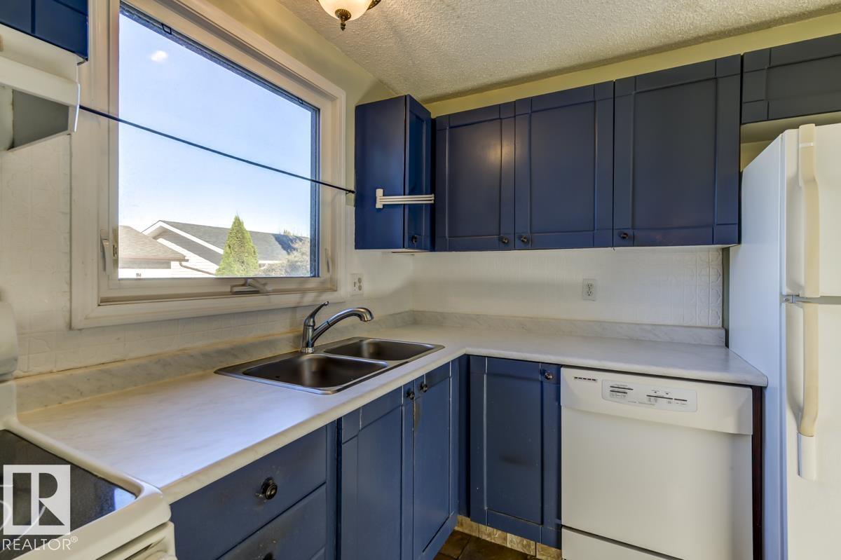 Photo 14 at 17920 76 Avenue NW, Lymburn, Edmonton