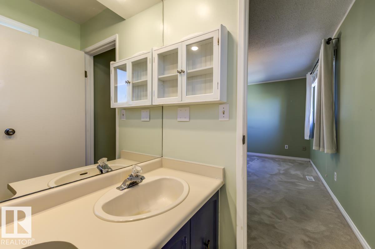 Photo 31 at 17920 76 Avenue NW, Lymburn, Edmonton