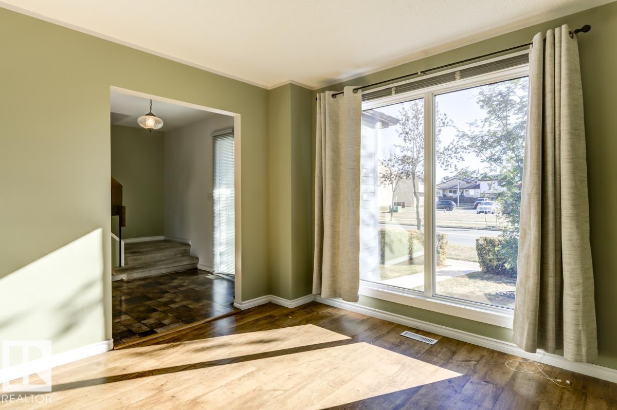 Photo 6 at 17920 76 Avenue NW, Lymburn, Edmonton