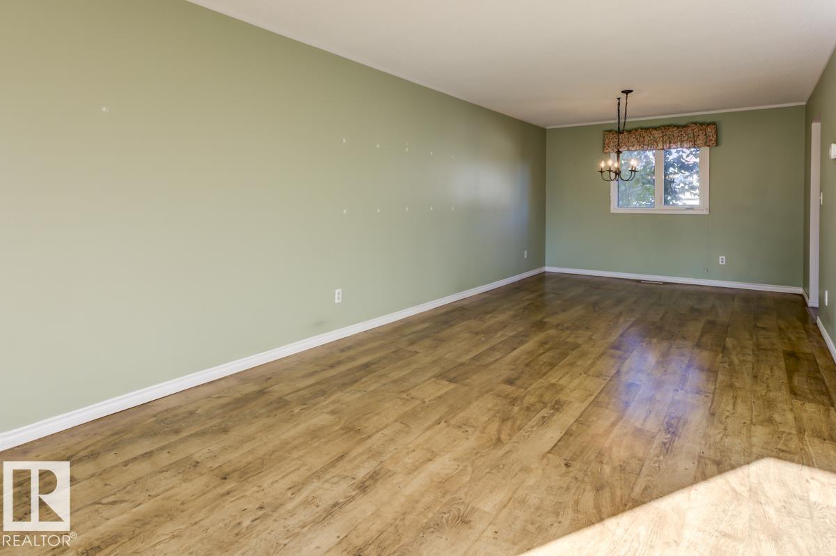 Photo 8 at 17920 76 Avenue NW, Lymburn, Edmonton