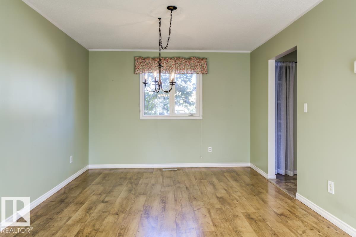 Photo 10 at 17920 76 Avenue NW, Lymburn, Edmonton