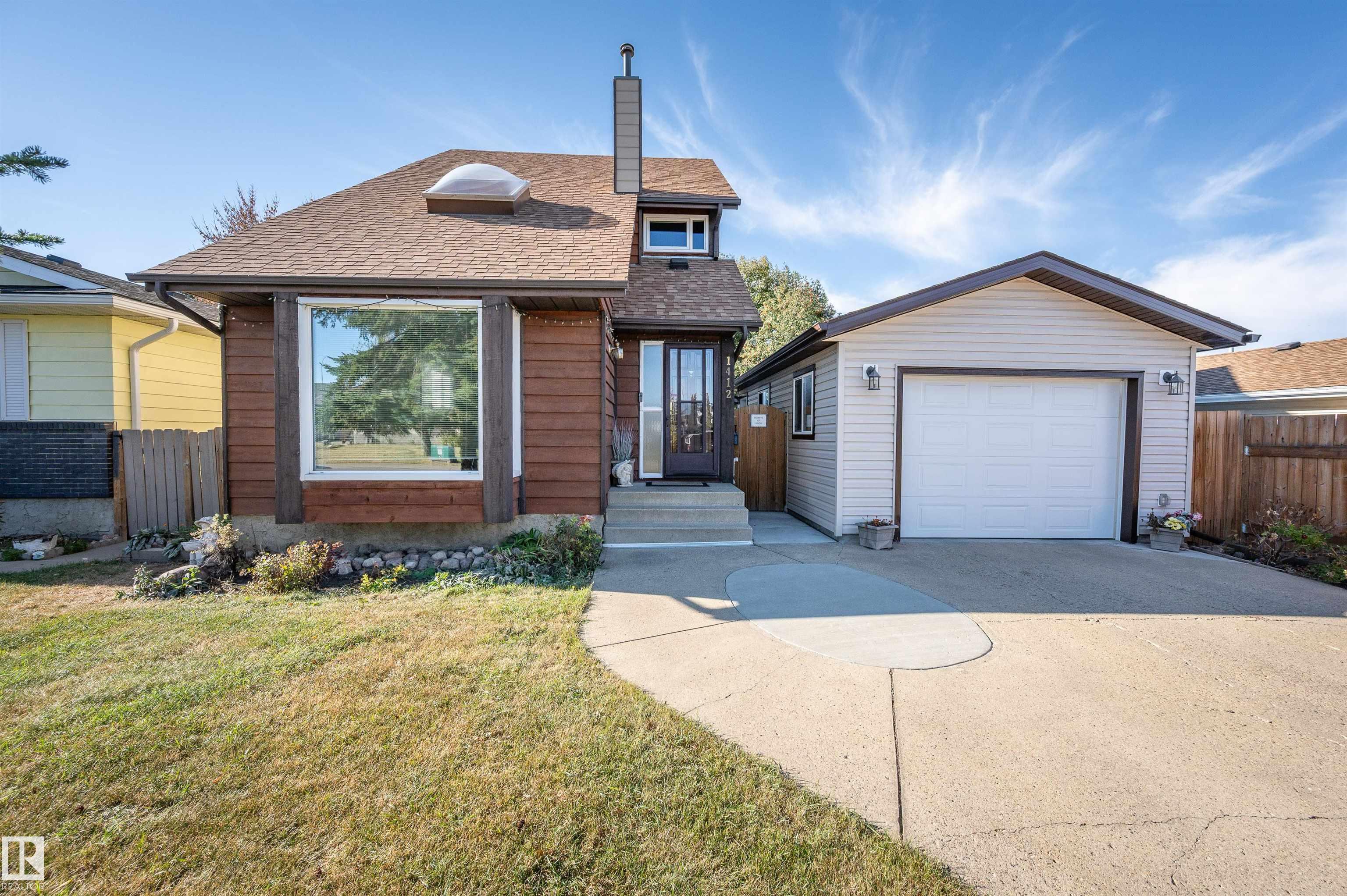 Photo 2 at 1412 35 Street NW, Crawford Plains, Edmonton