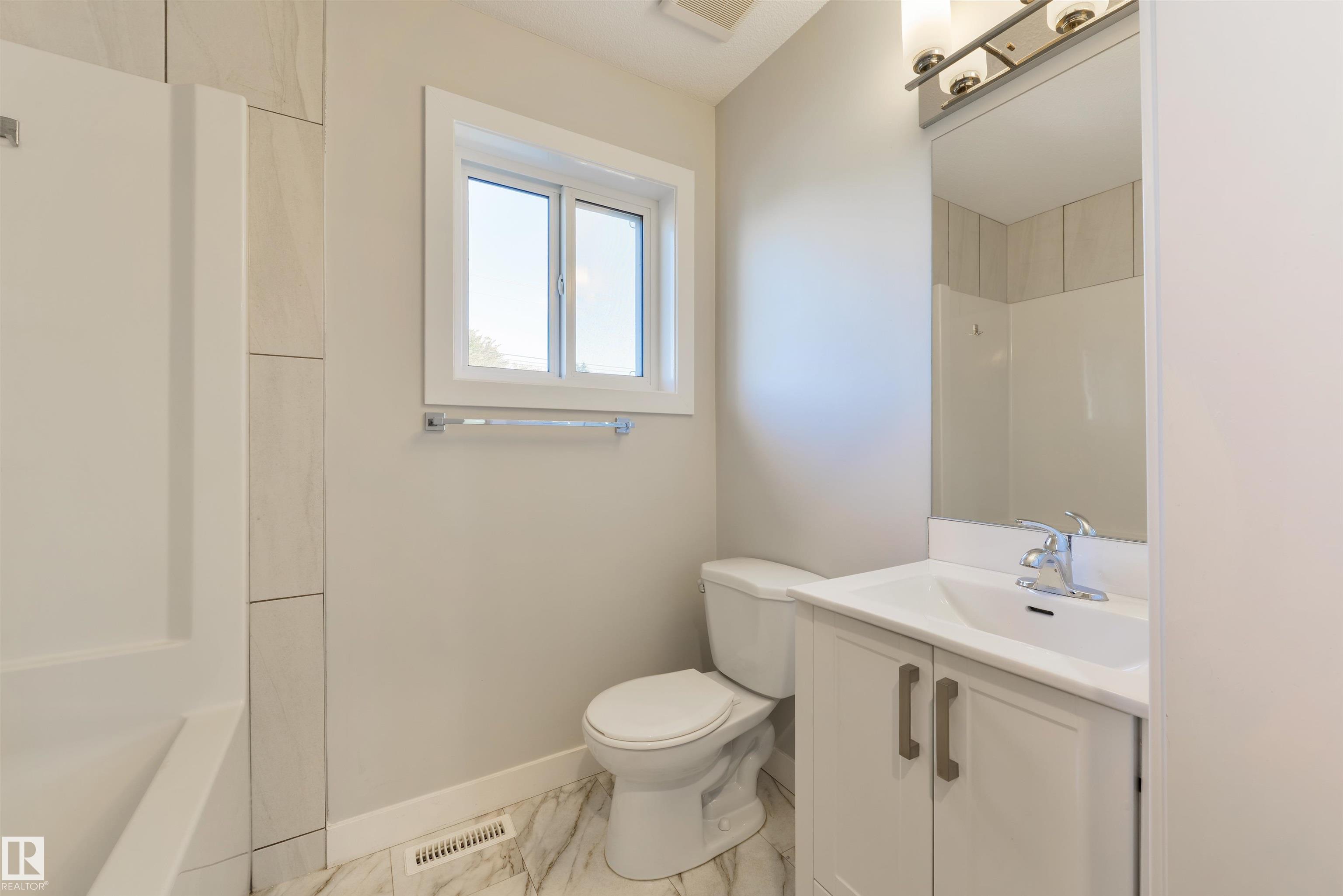 Photo 17 at 7942 82 Avenue NW, Idylwylde, Edmonton