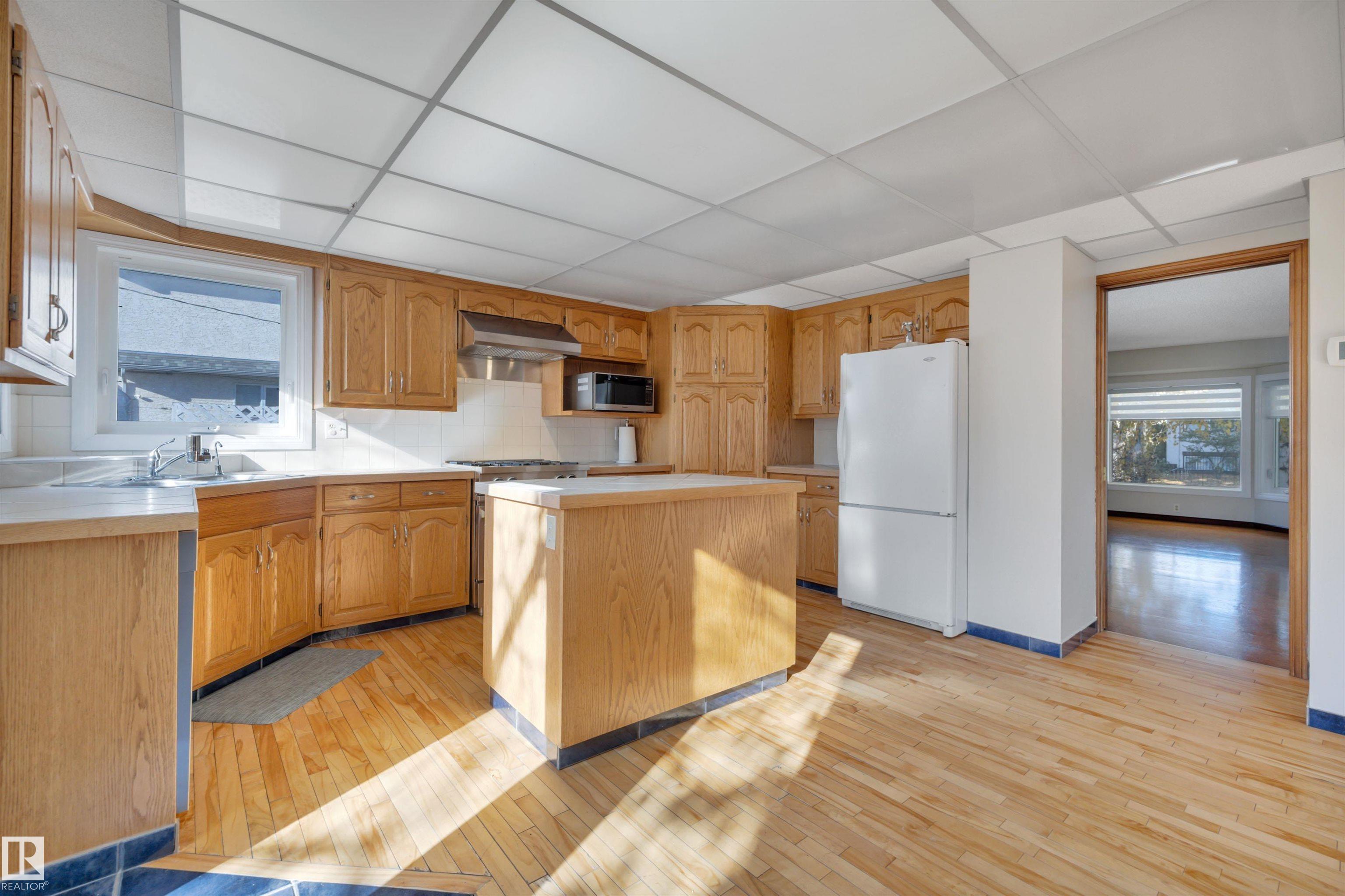 Photo 13 at 9747 81 Avenue NW, Ritchie, Edmonton