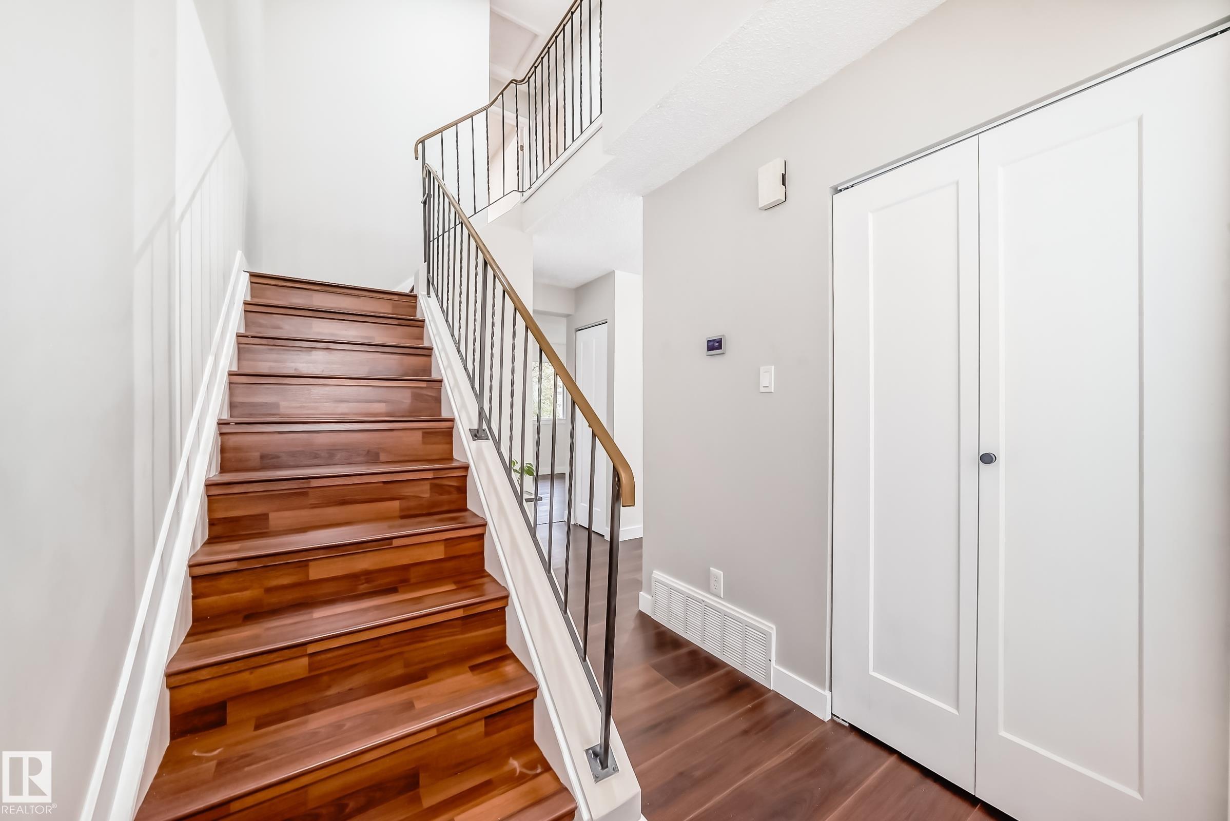 Photo 6 at 1189 Hooke Road NW, Overlanders, Edmonton