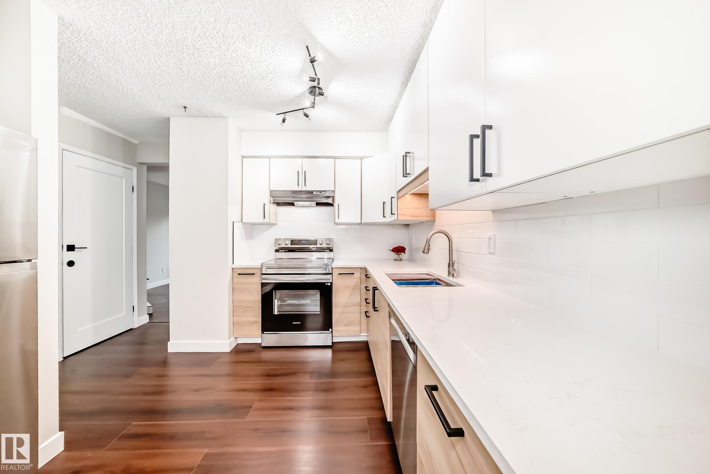 Photo 7 at 1189 Hooke Road NW, Overlanders, Edmonton