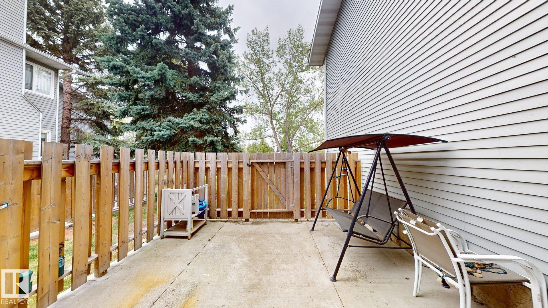 http://cdnparap120.paragonrels.com/ParagonImages/Property/p12/RAE/225375583/15/0/0/a2c1eb10bc96e5938c46532a5b2ecd88/1/0c5a0aebc497dcdb85ef0dbb3e2ac9ab/225375583-11DF8E6E-0C73-4348-8D62-56F53B020C70.JPG
