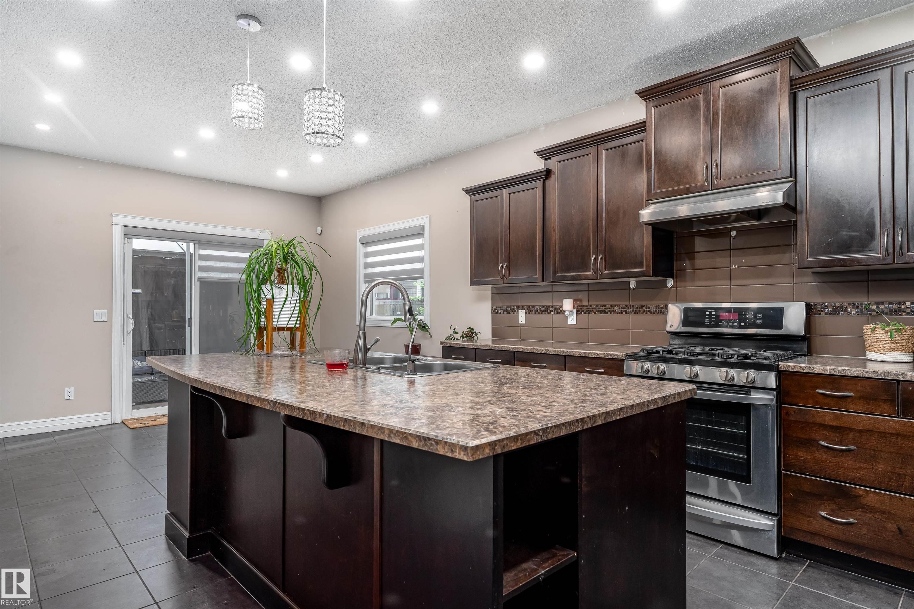 Picture for 11535 16 AV SW