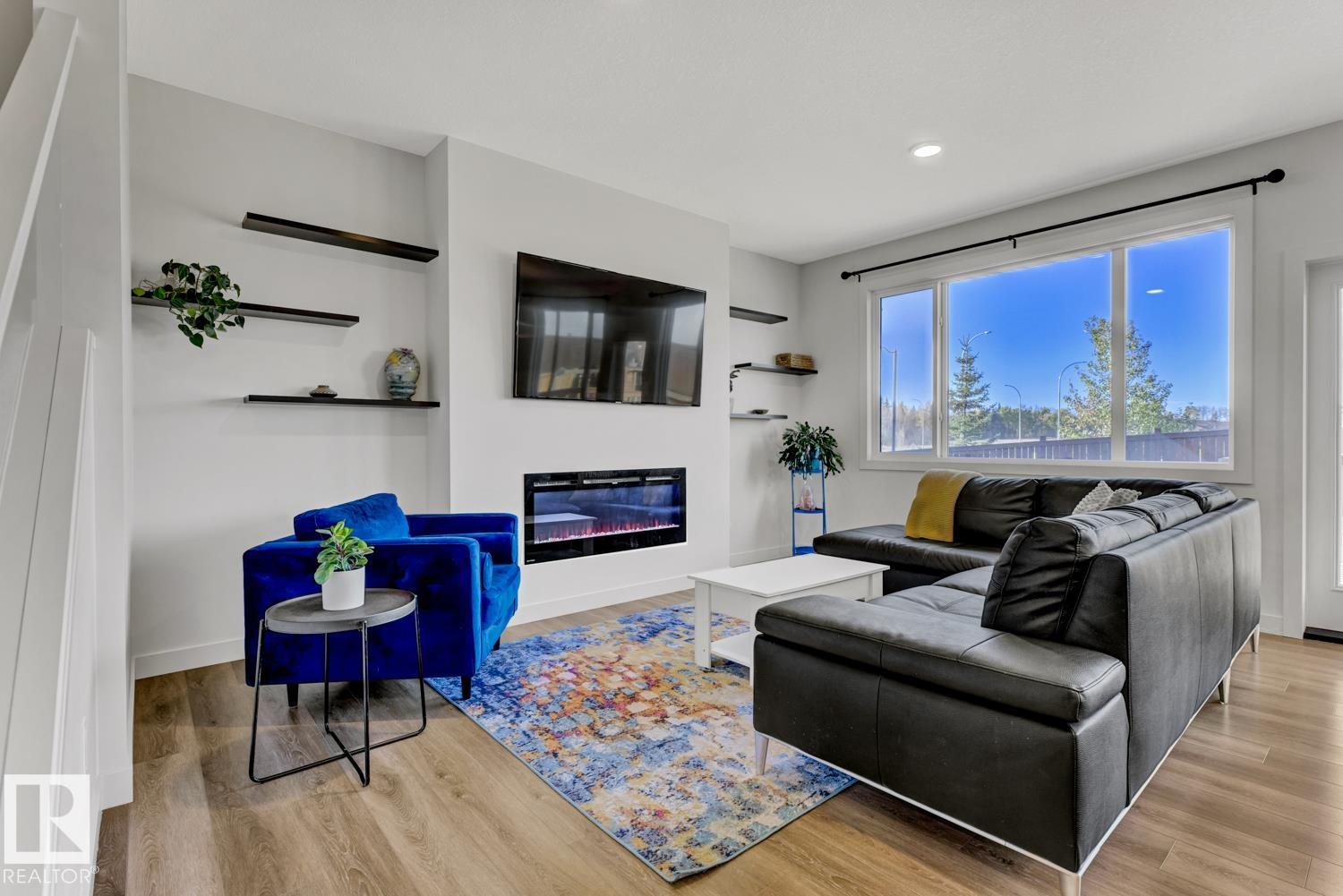 Photo 2 at 5 Elwyck Gate, Fenwyck, Spruce Grove