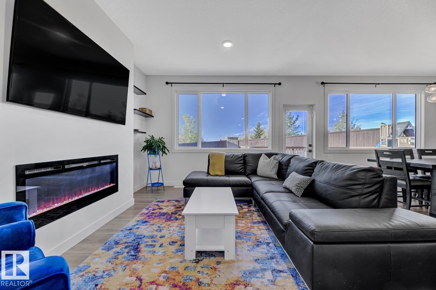 Photo 3 at 5 Elwyck Gate, Fenwyck, Spruce Grove