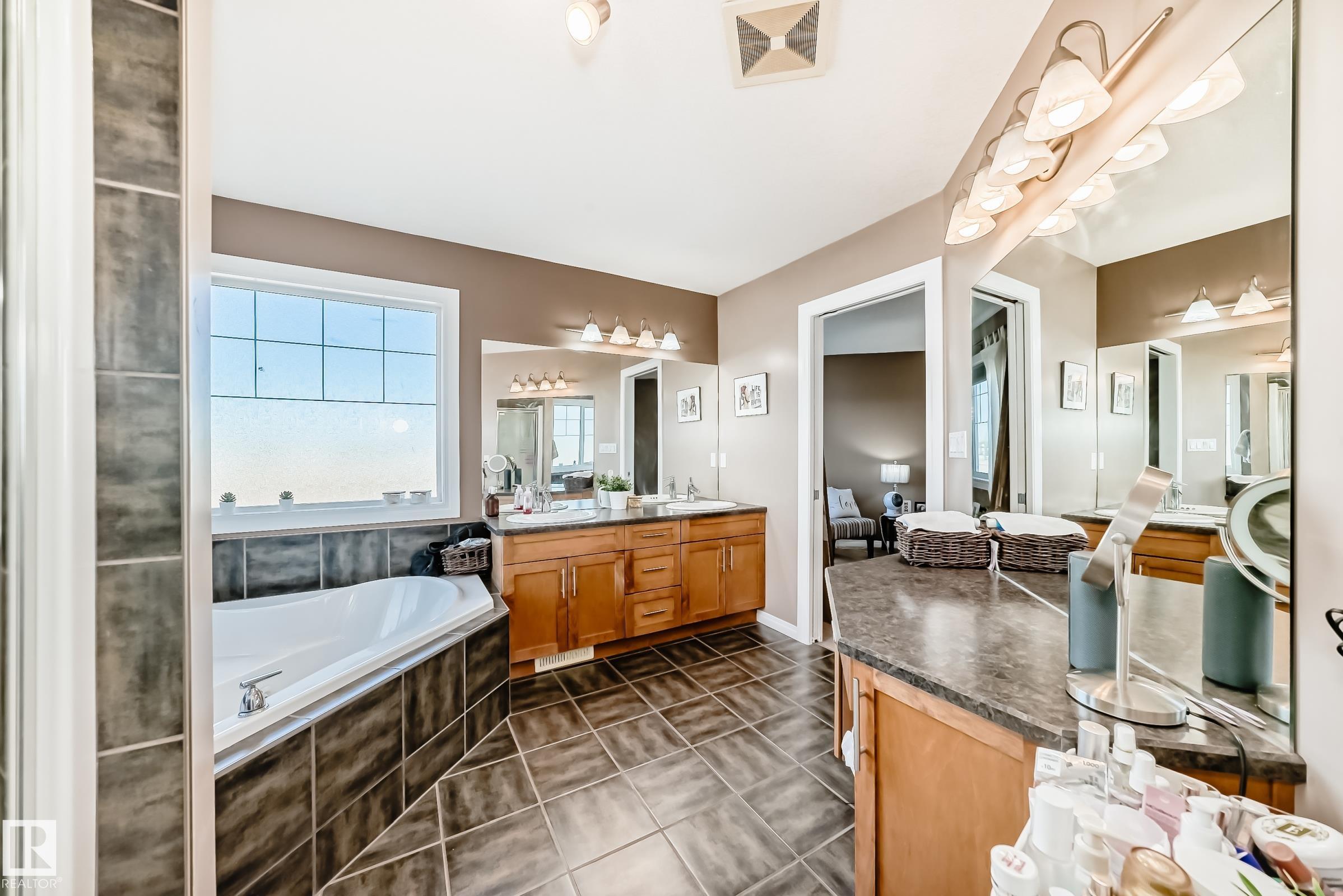 Photo 37 at 569 Stewart Crescent SW, Summerside, Edmonton