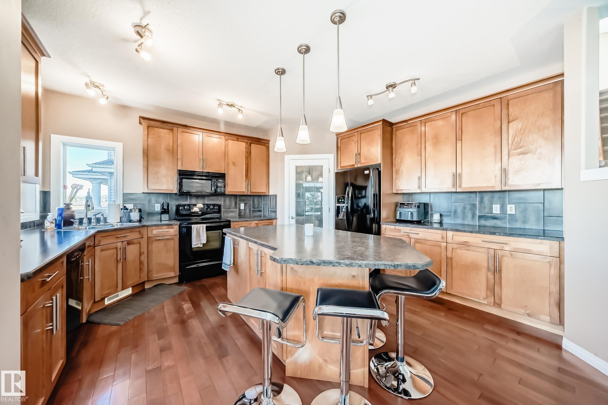 Photo 7 at 569 Stewart Crescent SW, Summerside, Edmonton