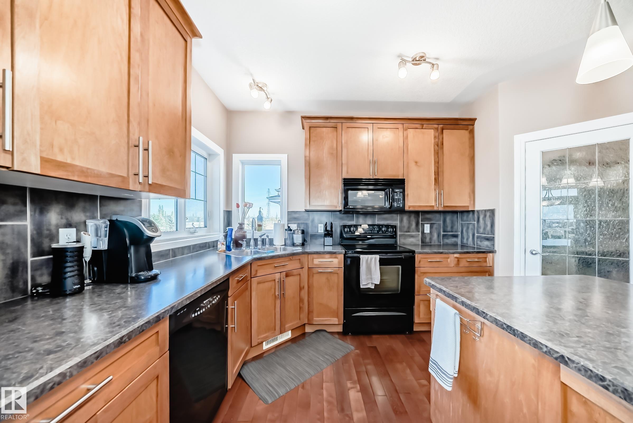 Photo 8 at 569 Stewart Crescent SW, Summerside, Edmonton