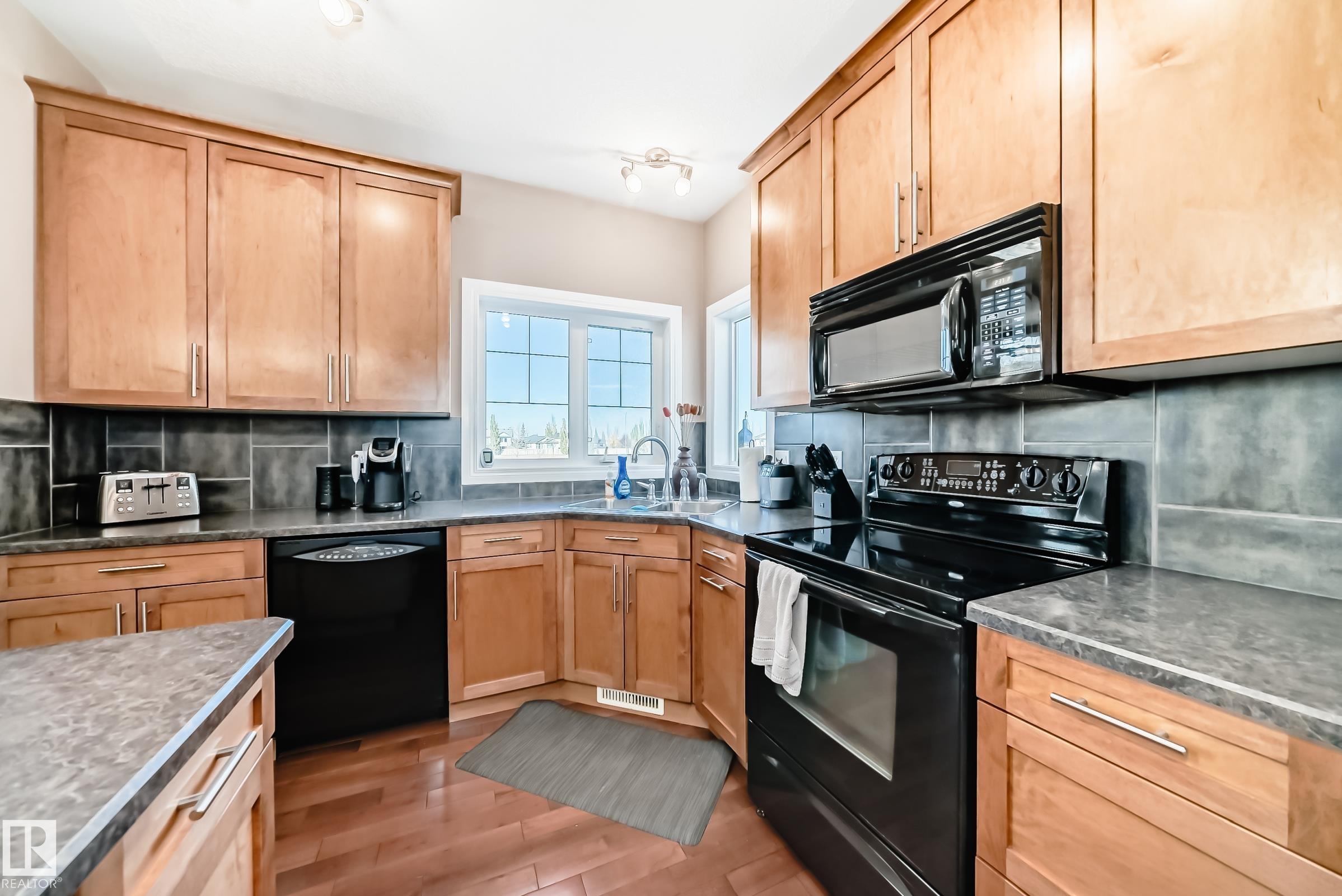 Photo 10 at 569 Stewart Crescent SW, Summerside, Edmonton