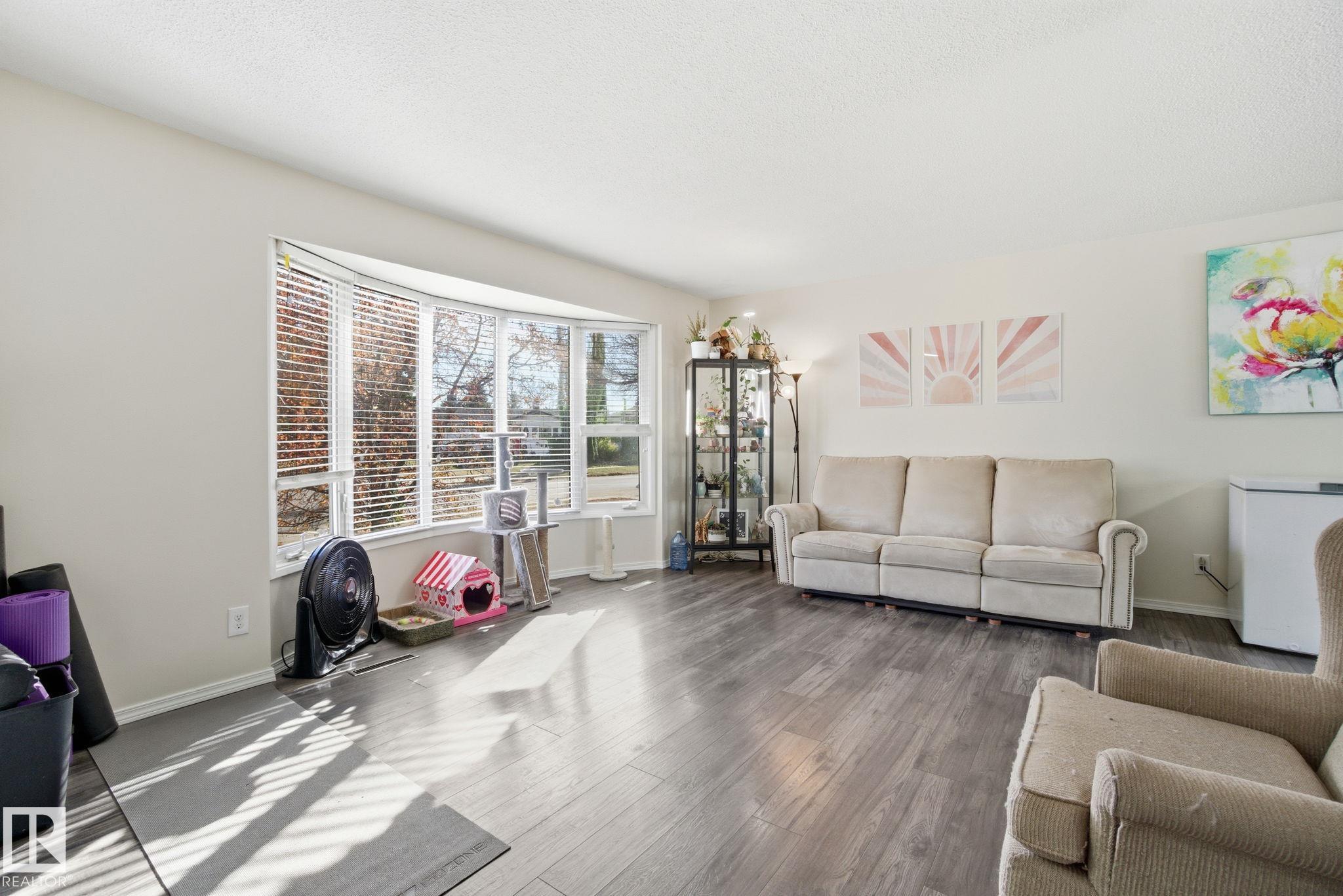 Picture for 16100 88 AV NW