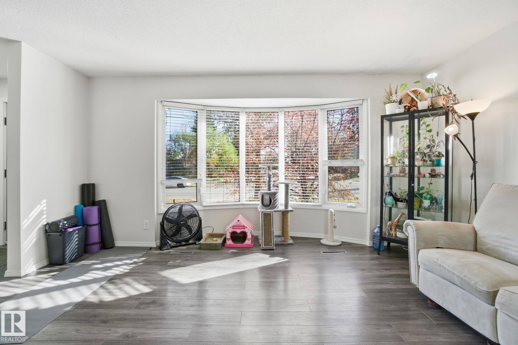 Picture for 16100 88 AV NW