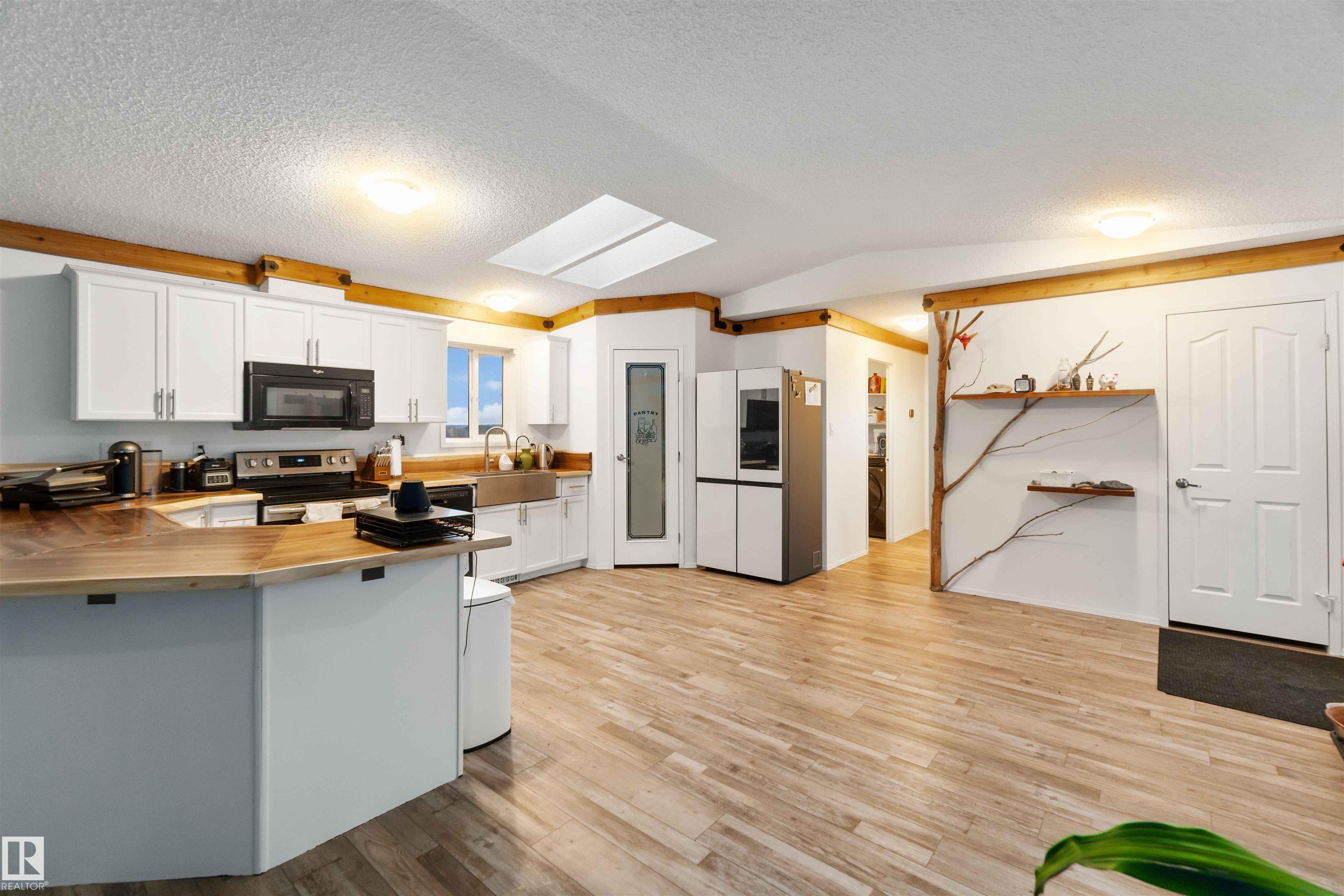 Photo 8 at 53273 Rge Road 215, None, Rural Strathcona County