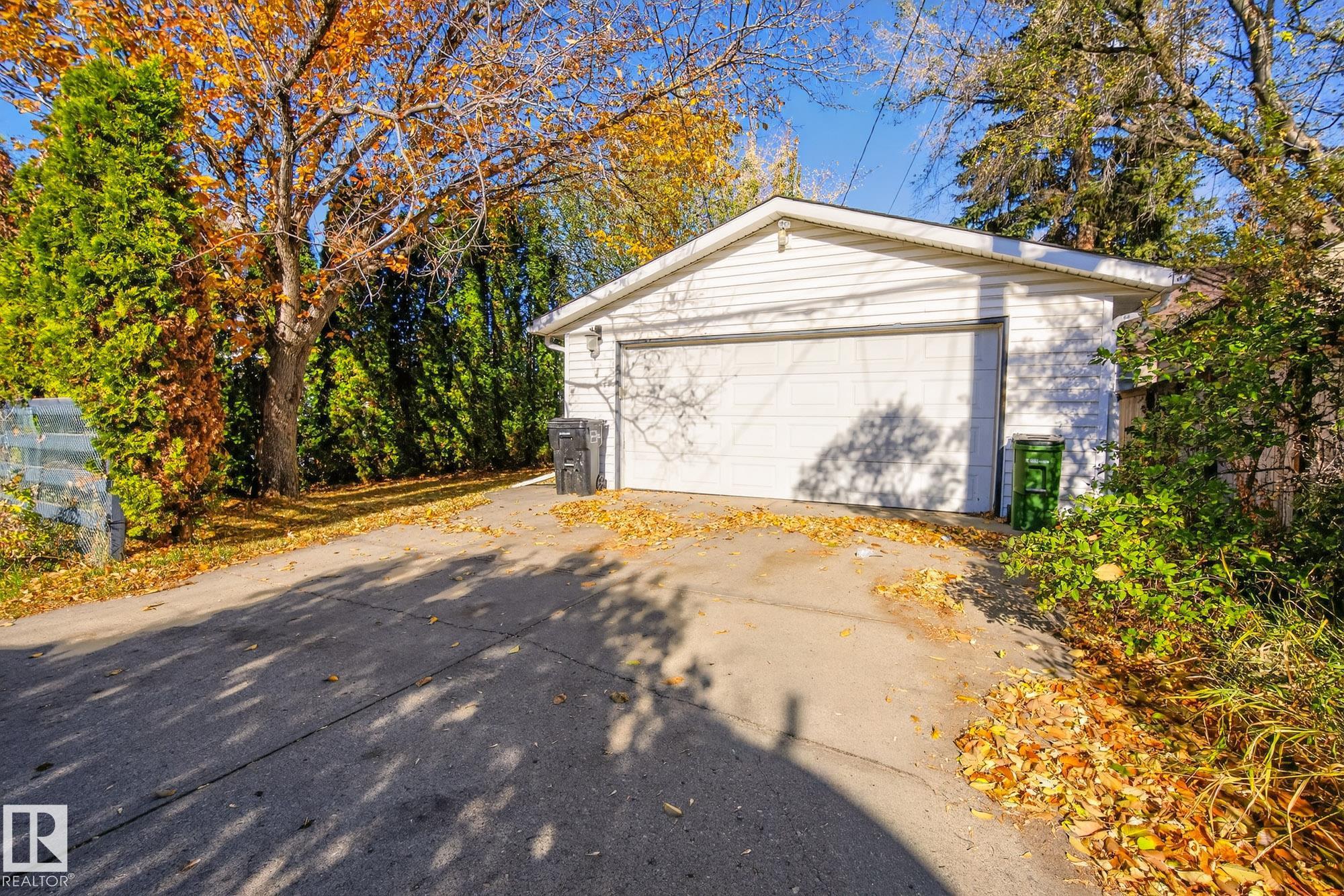 Photo 9 at 10915 67 Avenue NW, Parkallen, Edmonton