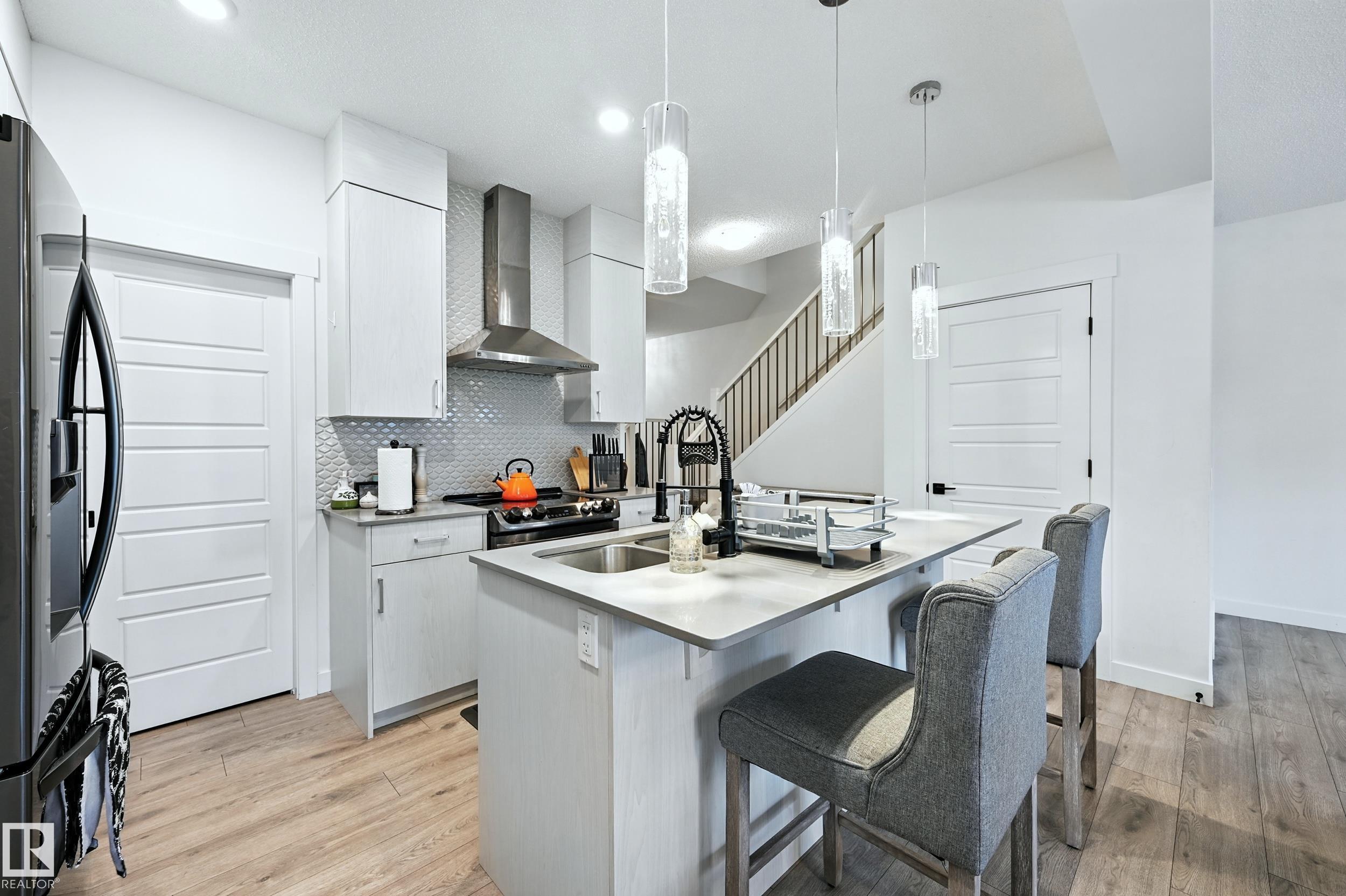 Picture for 16603 31 AV SW