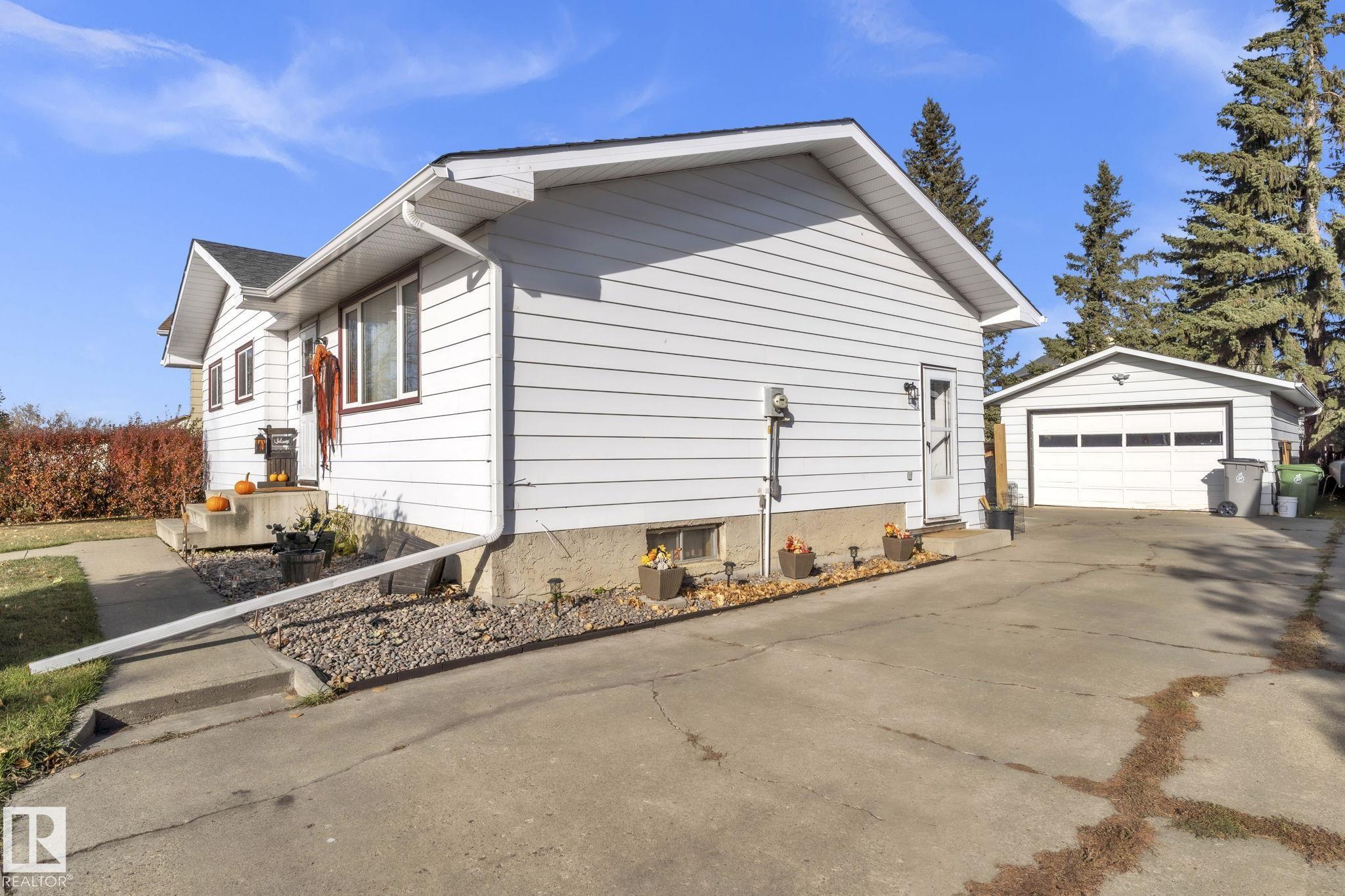 Photo 3 at 10606 97 Avenue, Morinville