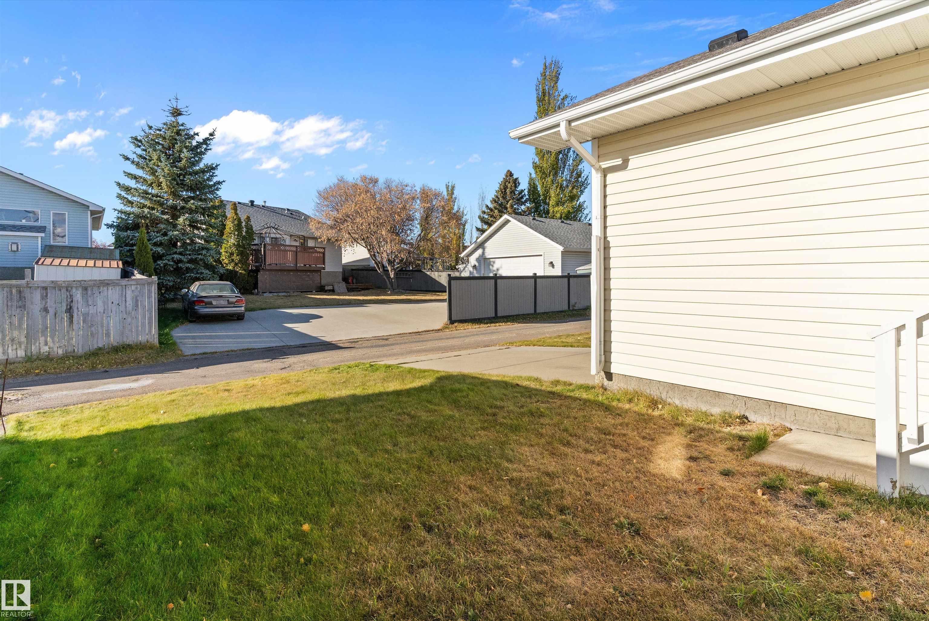 Photo 3 at 15028 128 Street NW, Cumberland, Edmonton