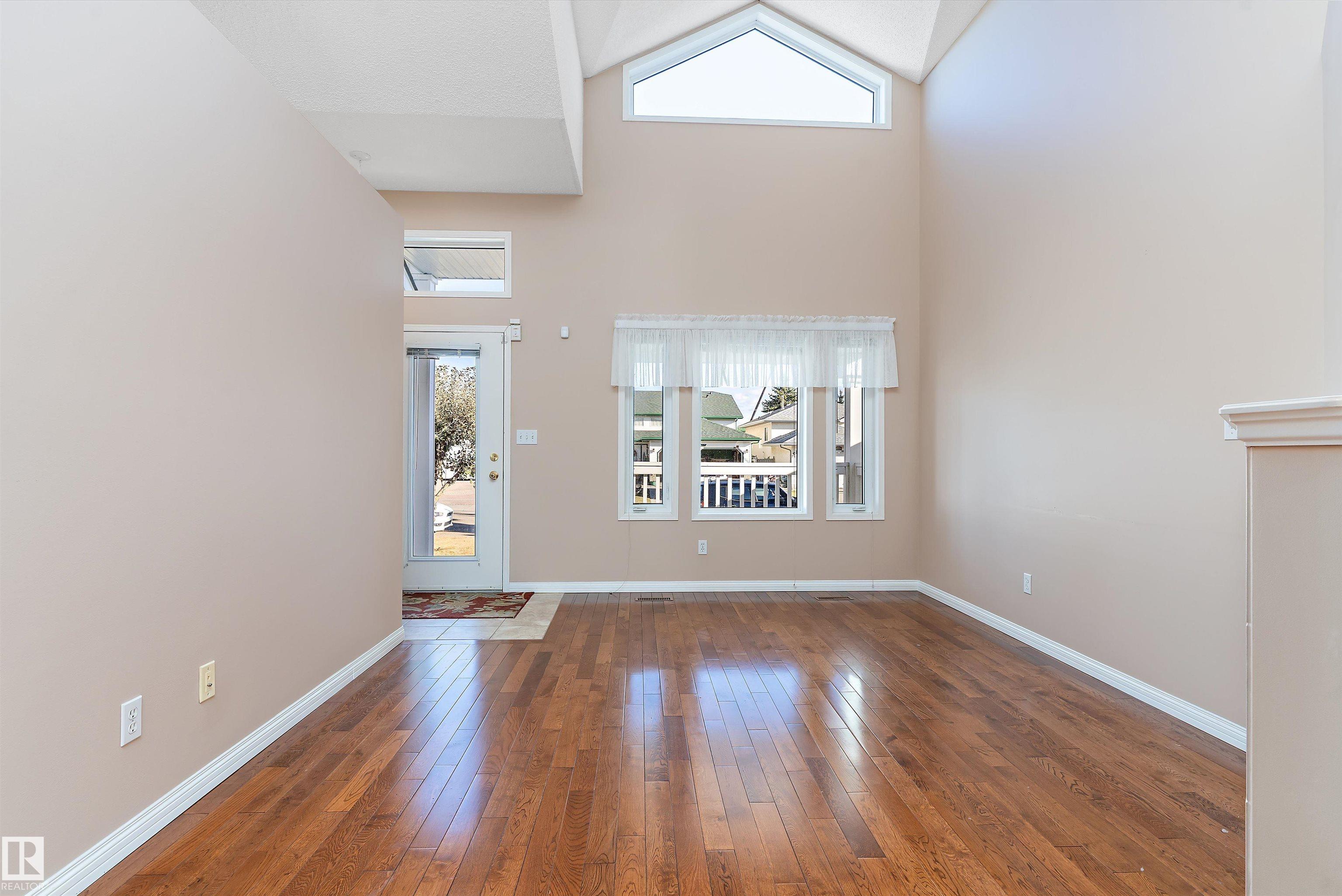 Photo 8 at 15028 128 Street NW, Cumberland, Edmonton