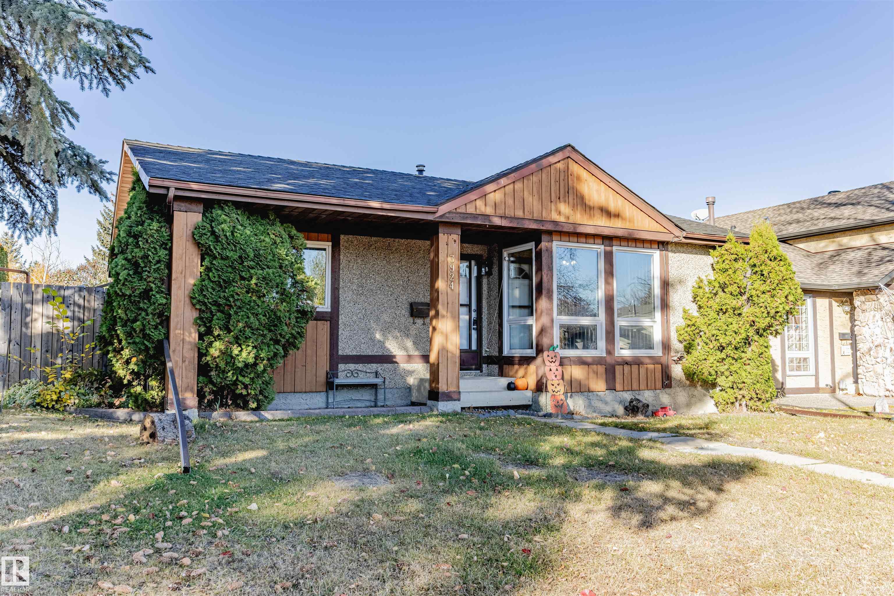 Photo 2 at 3924 55 Street NW, Greenview, Edmonton