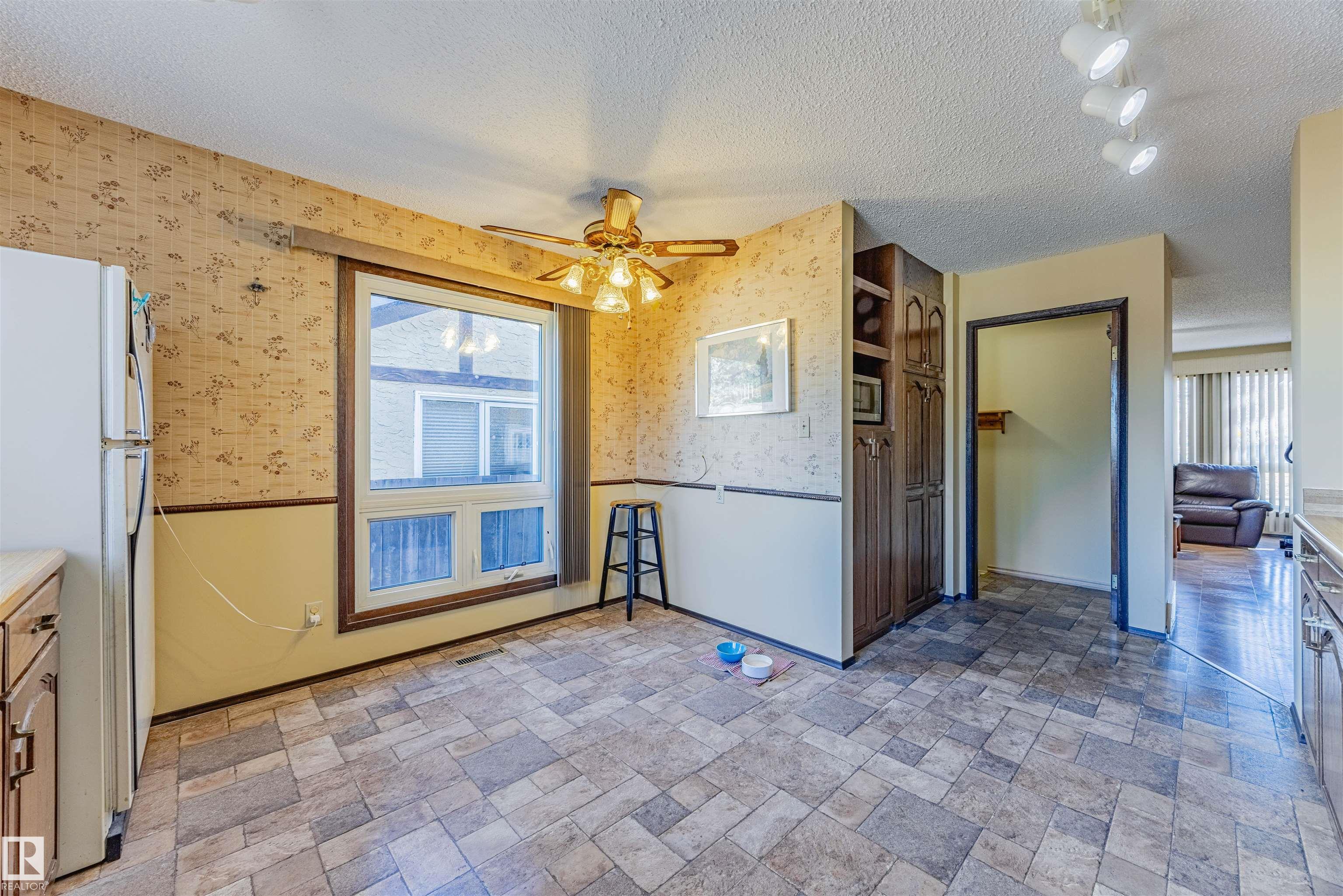 Photo 14 at 3924 55 Street NW, Greenview, Edmonton