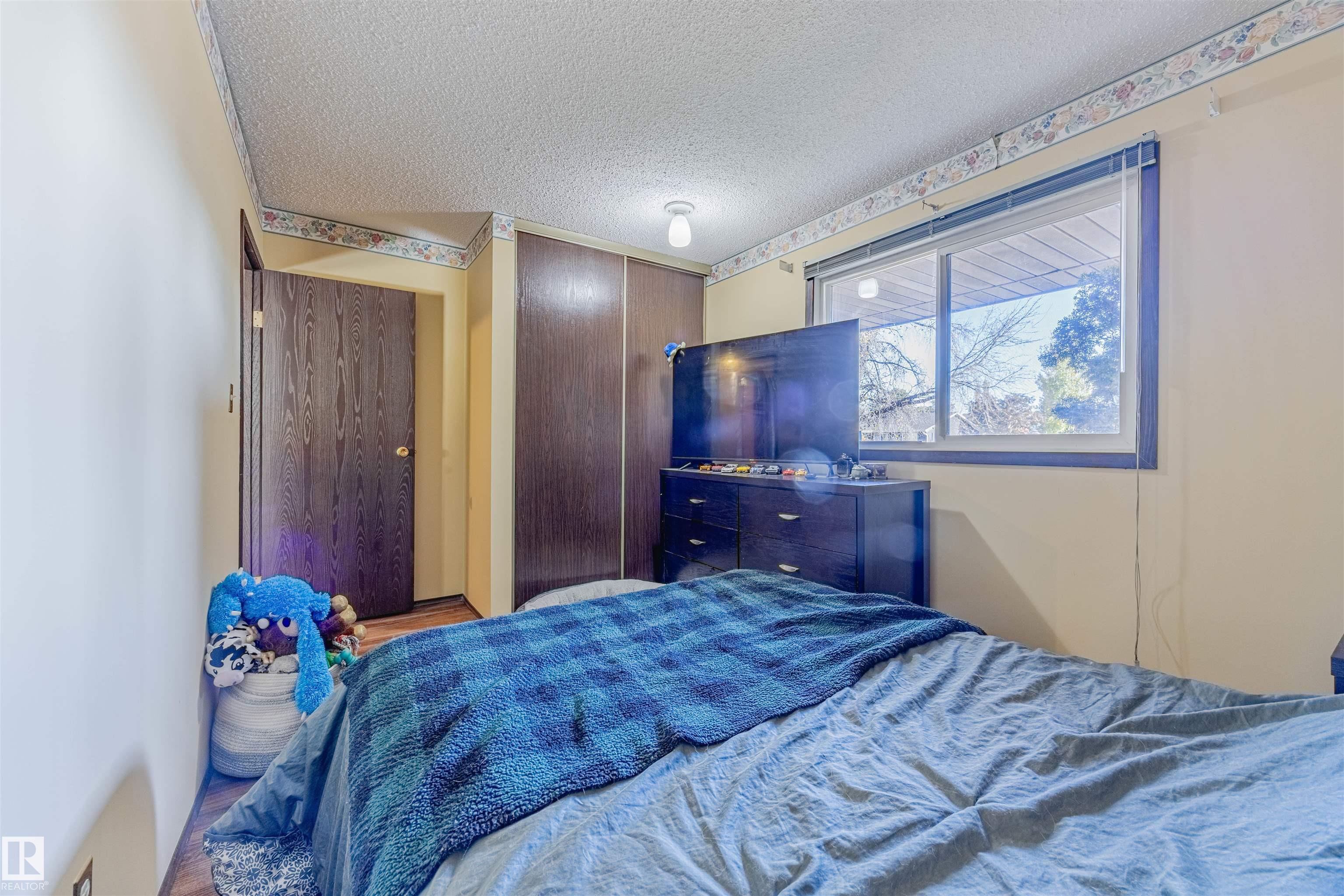 Photo 16 at 3924 55 Street NW, Greenview, Edmonton
