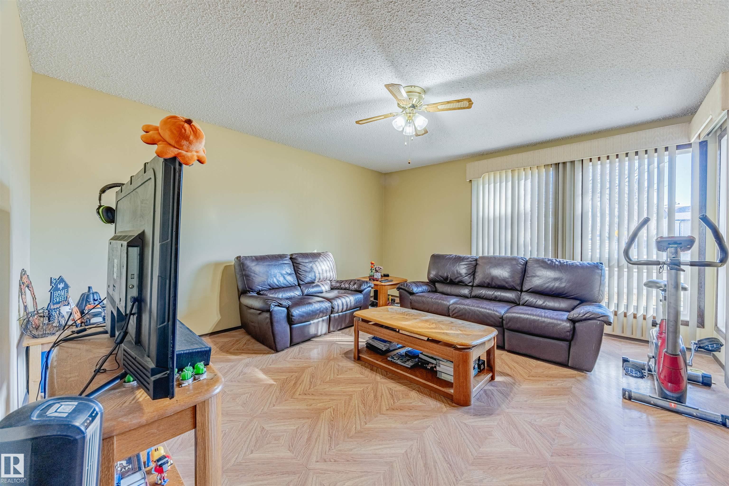 Photo 7 at 3924 55 Street NW, Greenview, Edmonton